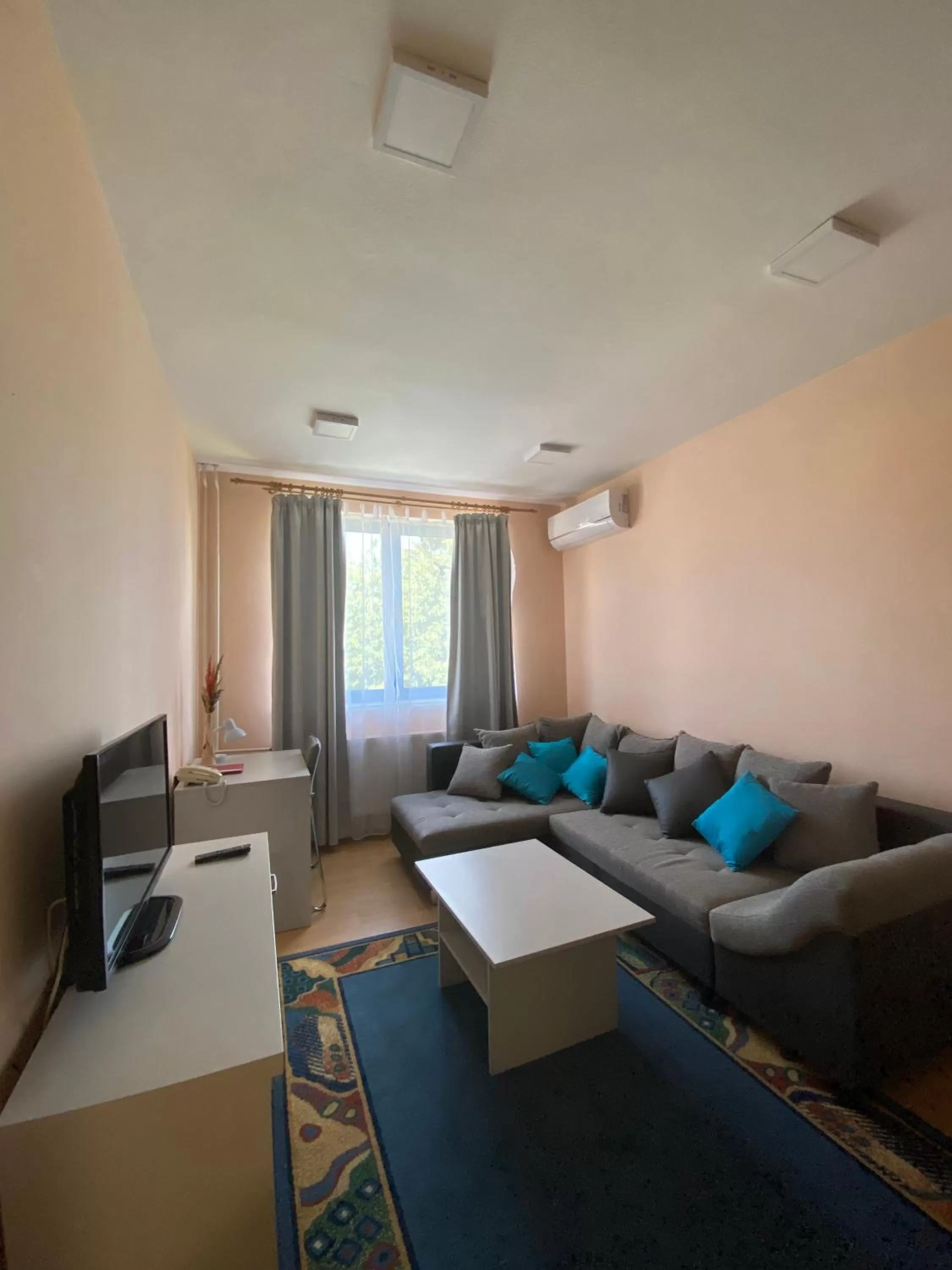 Living room, Bed in garni Hotel S.O.G.* * *