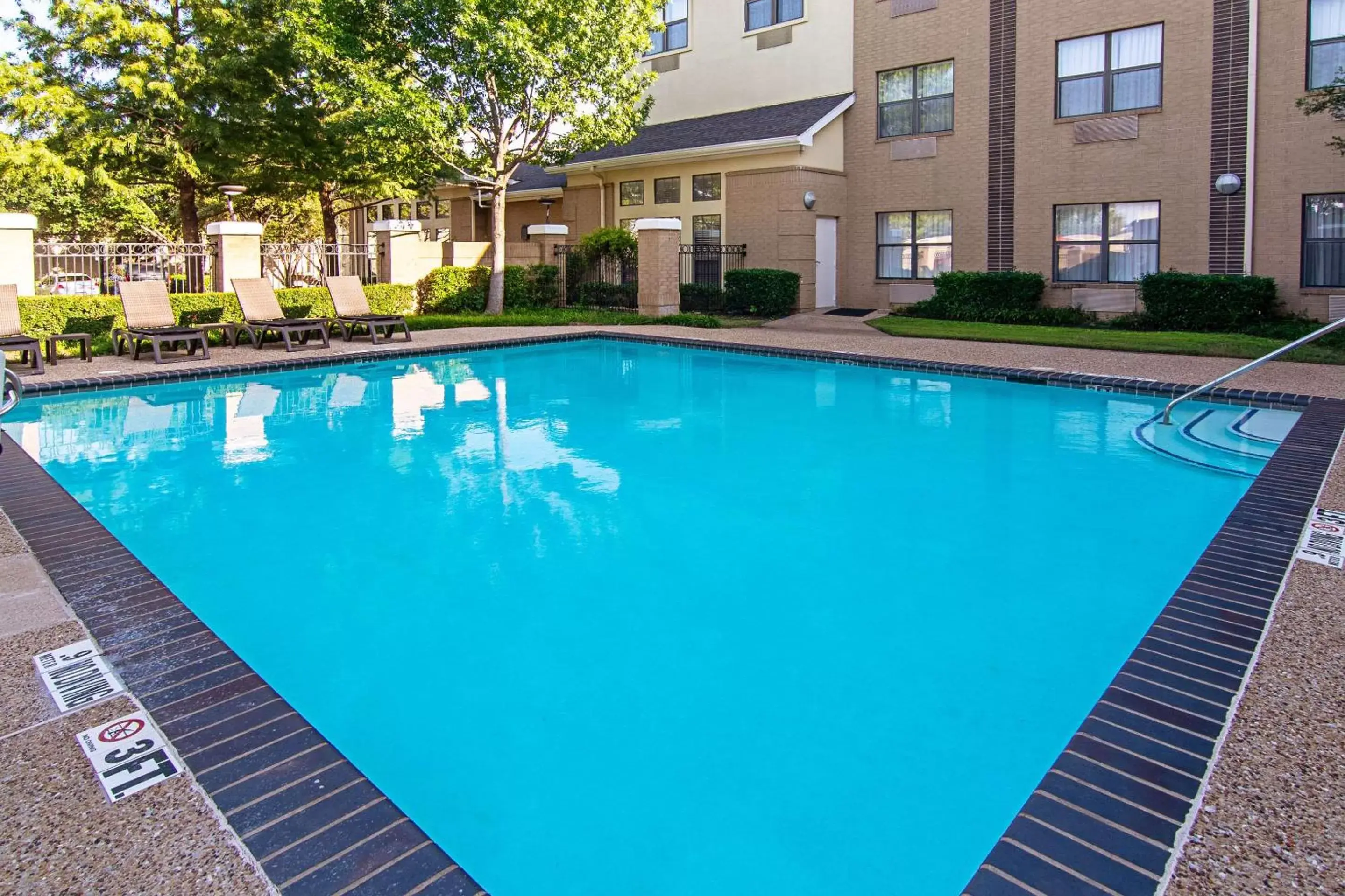 On site, Swimming Pool in Comfort Suites NW Dallas Near Love Field