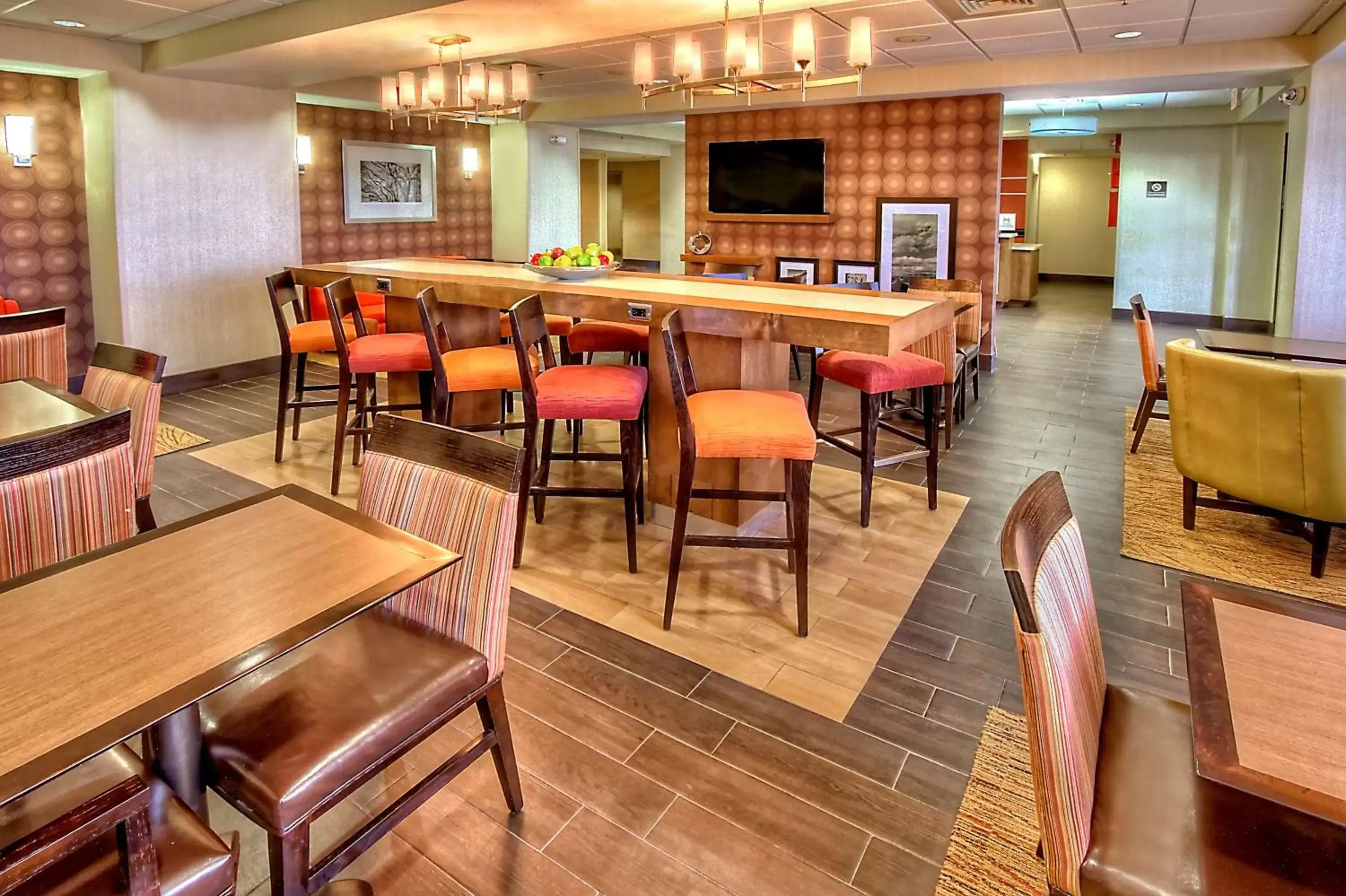 Lobby or reception, Restaurant/Places to Eat in Hampton Inn Midland