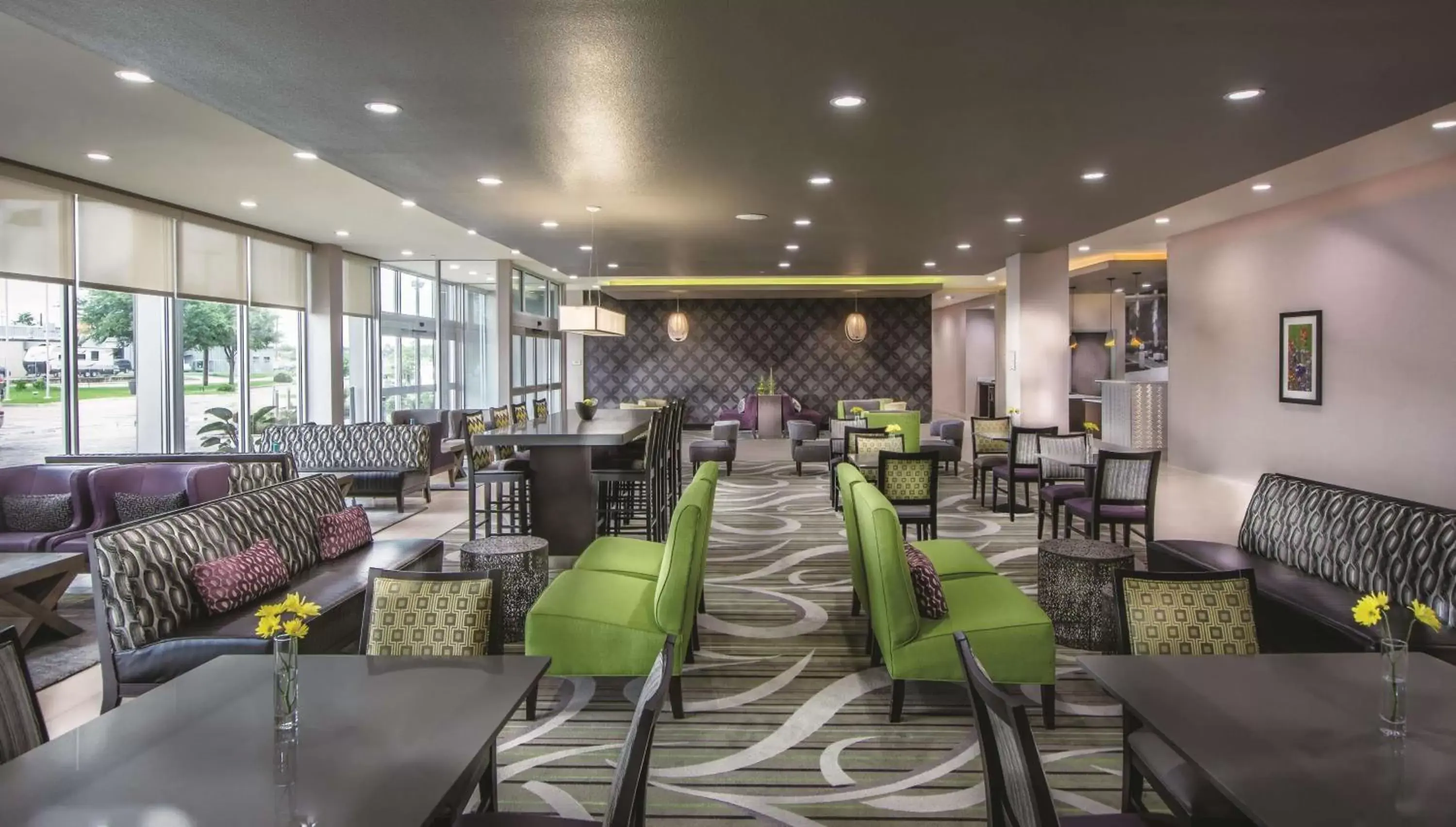 Lobby or reception, Restaurant/Places to Eat in La Quinta by Wyndham College Station South