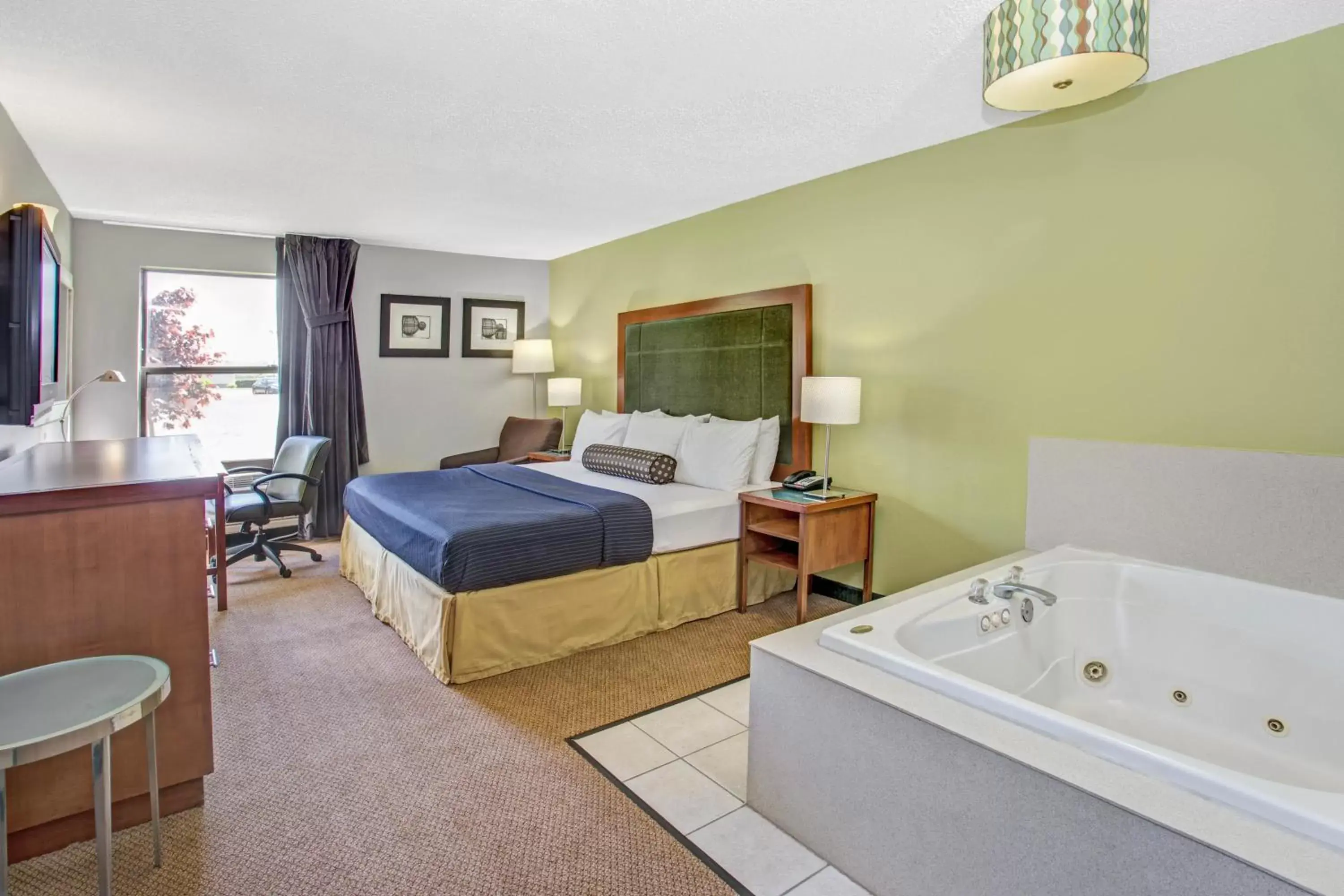 Bedroom in Days Inn by Wyndham Great Lakes - N. Chicago