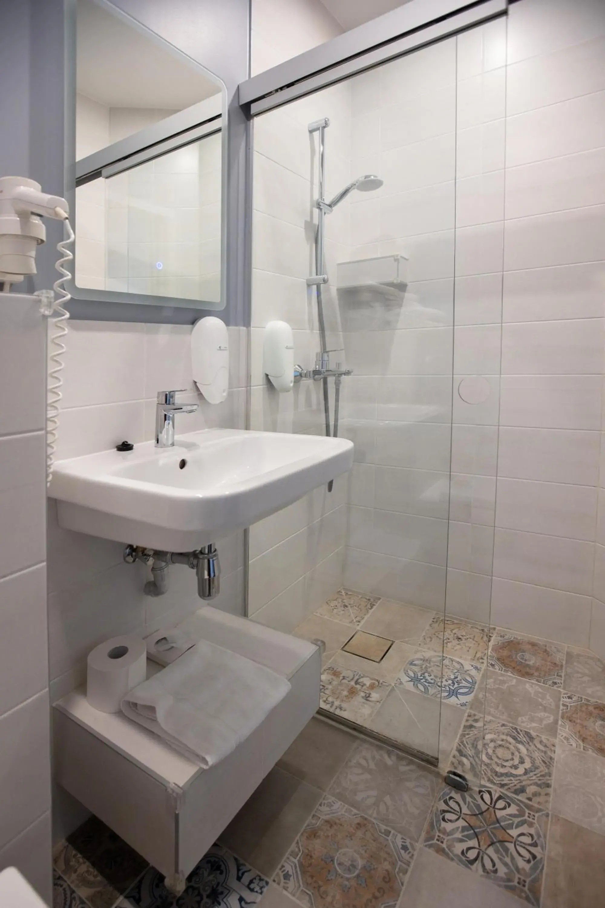 Shower, Bathroom in Hotel St. Barbara