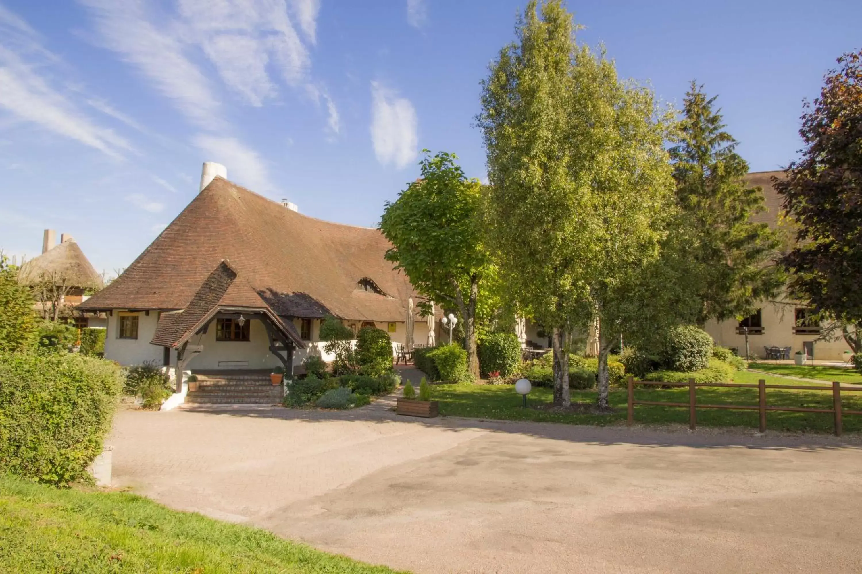 Facade/entrance, Property Building in La Flambée