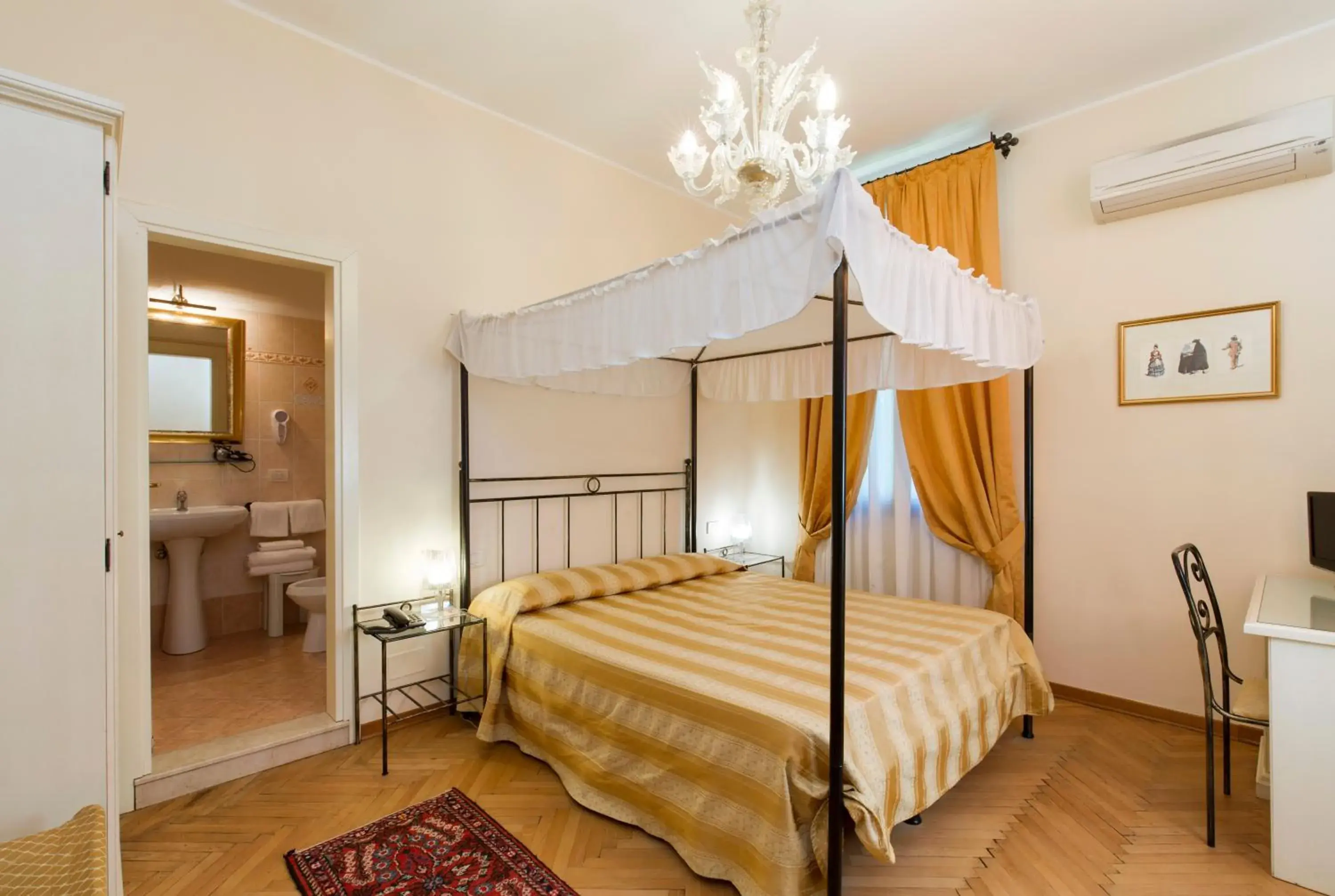 Photo of the whole room, Bed in Villa Casanova