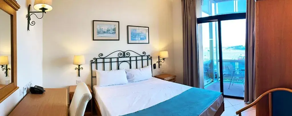 Bedroom, Bed in Hotel Kennedy Nova