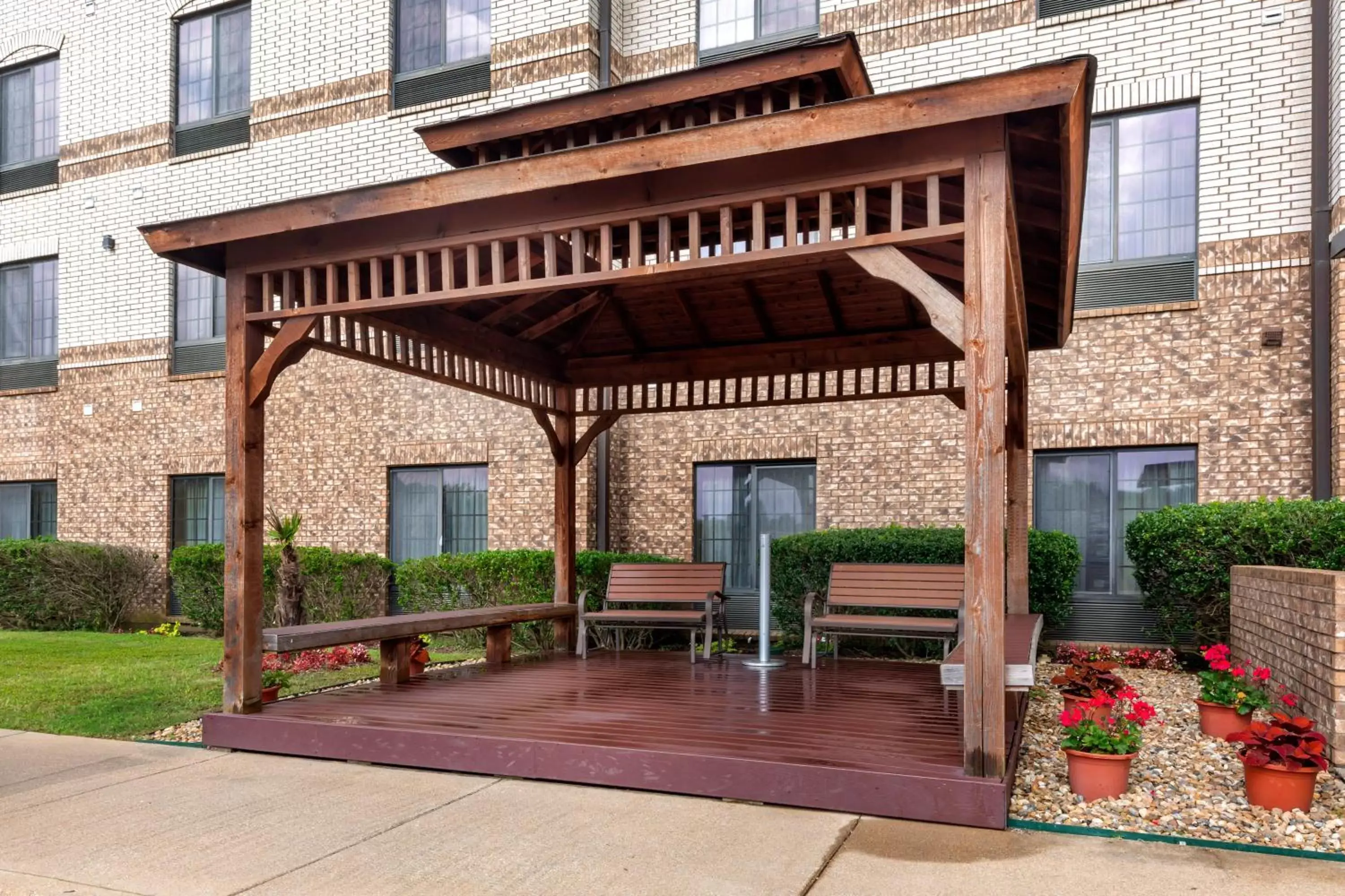 Patio in Comfort Suites Marshall