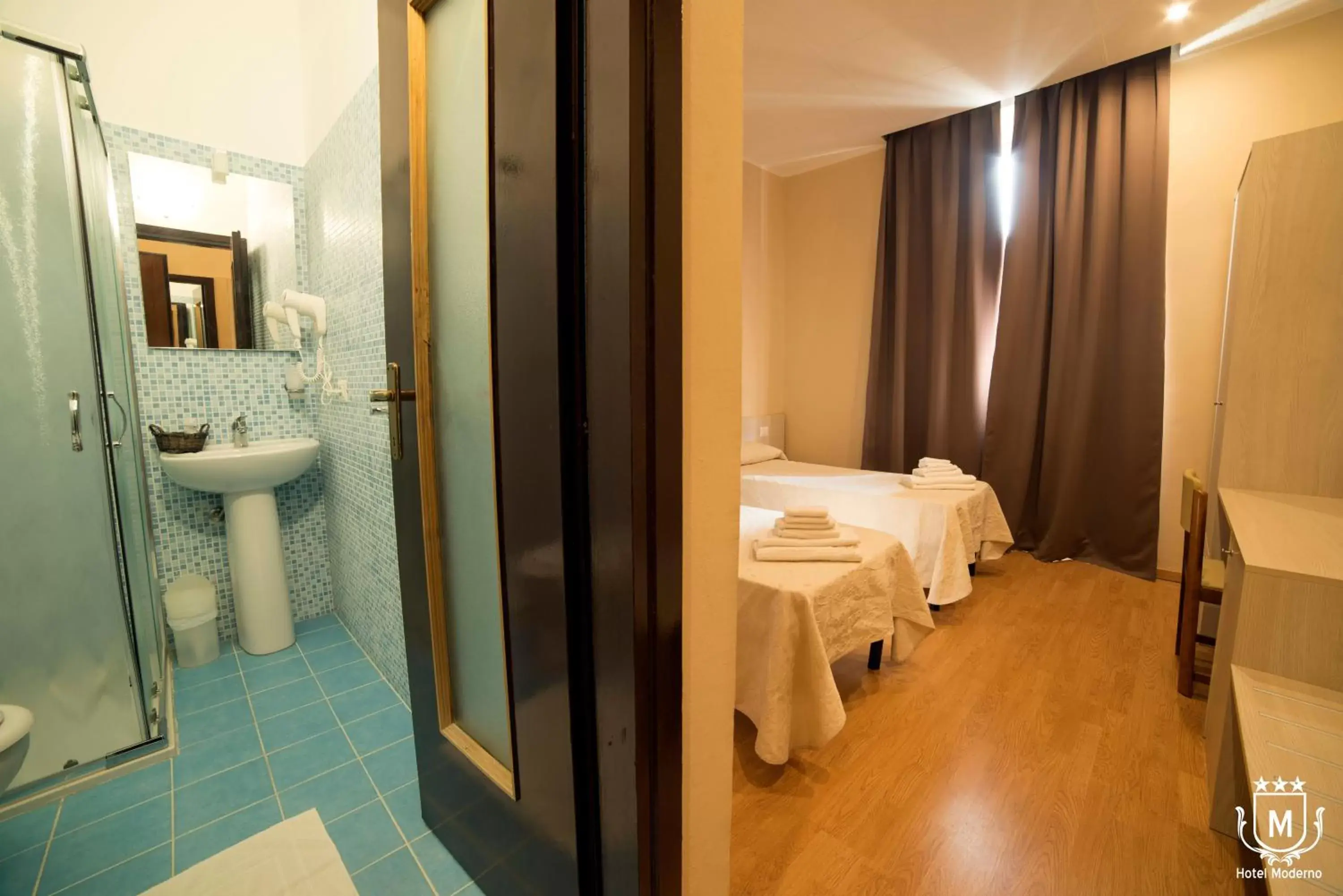 Toilet, Bathroom in Hotel Moderno