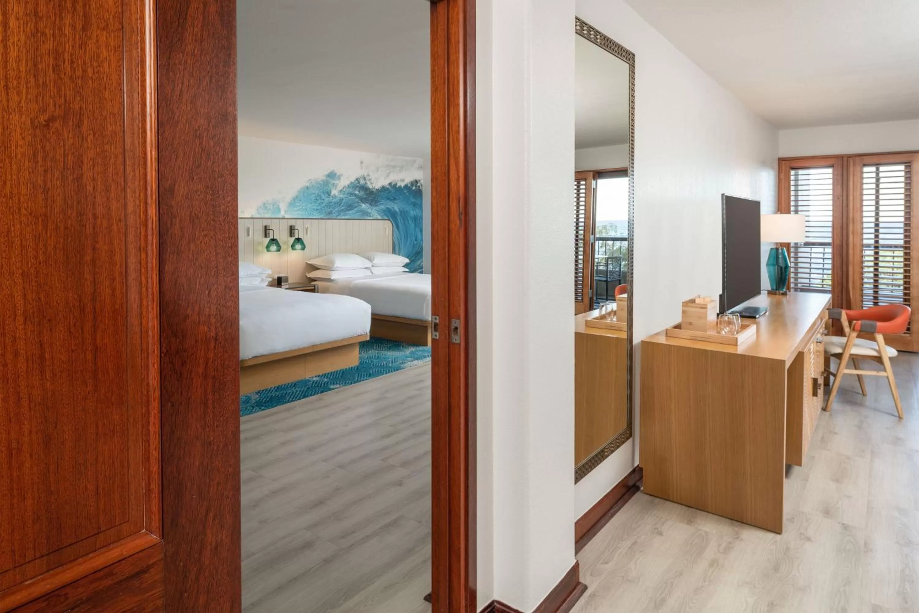 Photo of the whole room, Bed in Sheraton Kauai Coconut Beach Resort