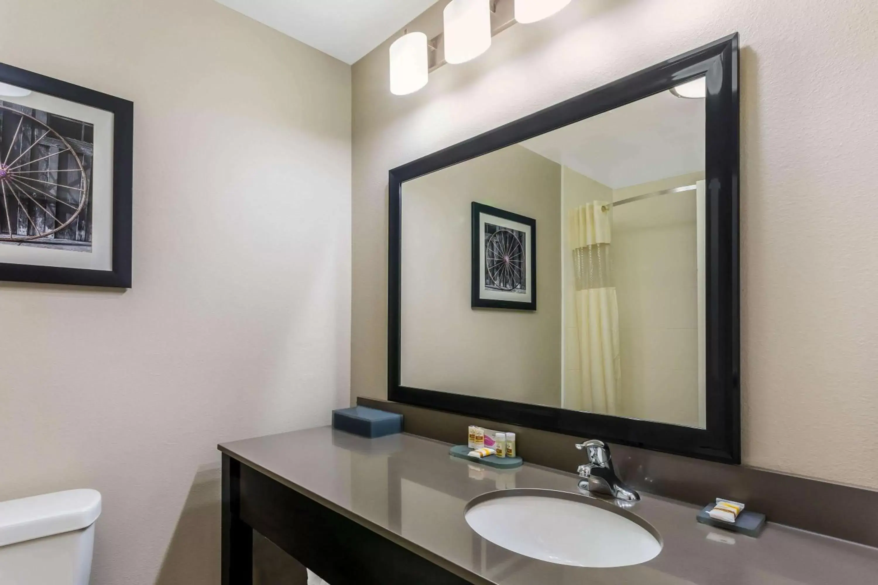 Bathroom in La Quinta by Wyndham Monahans