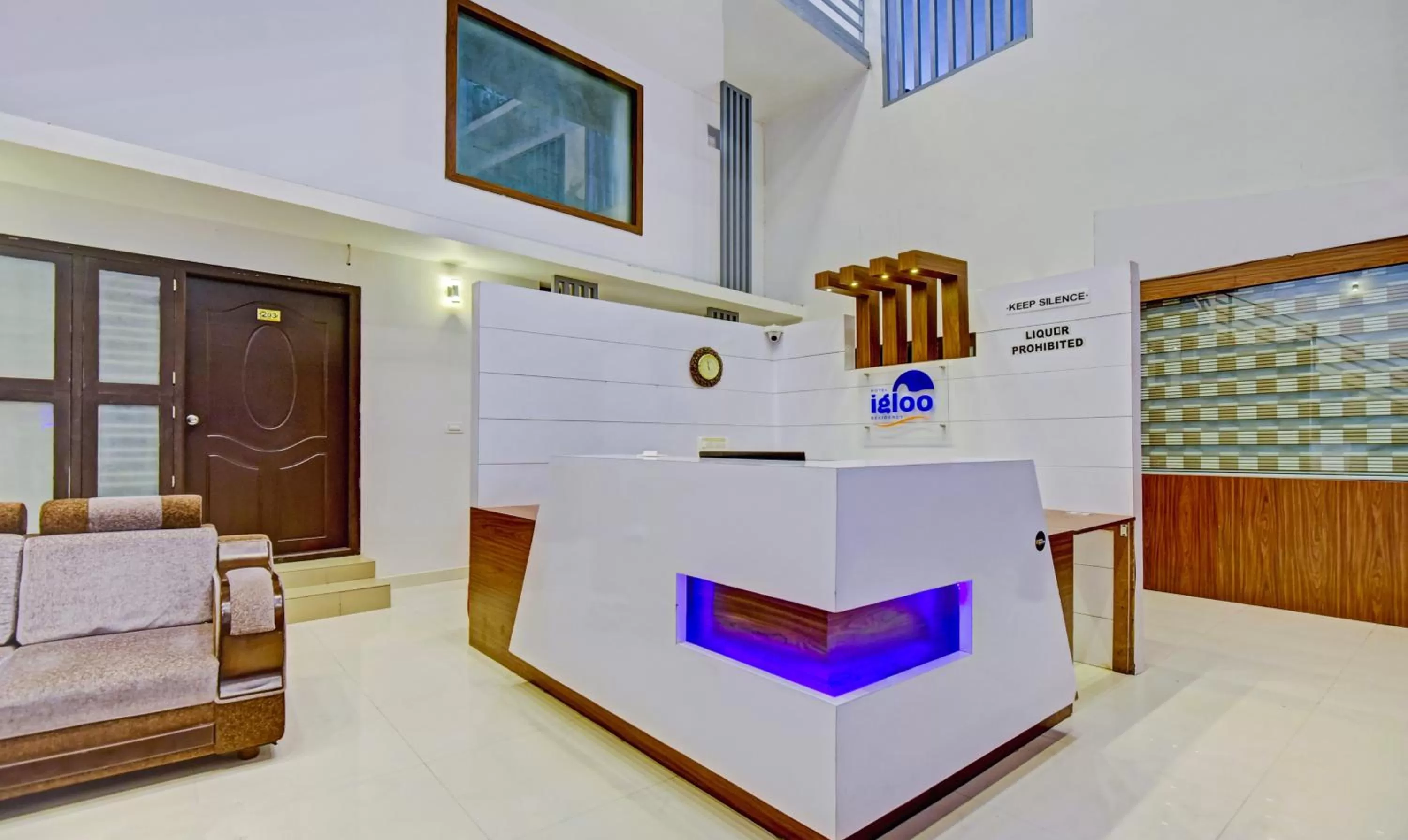 Lobby or reception in Itsy Hotels Igloo Residency Raja Seat