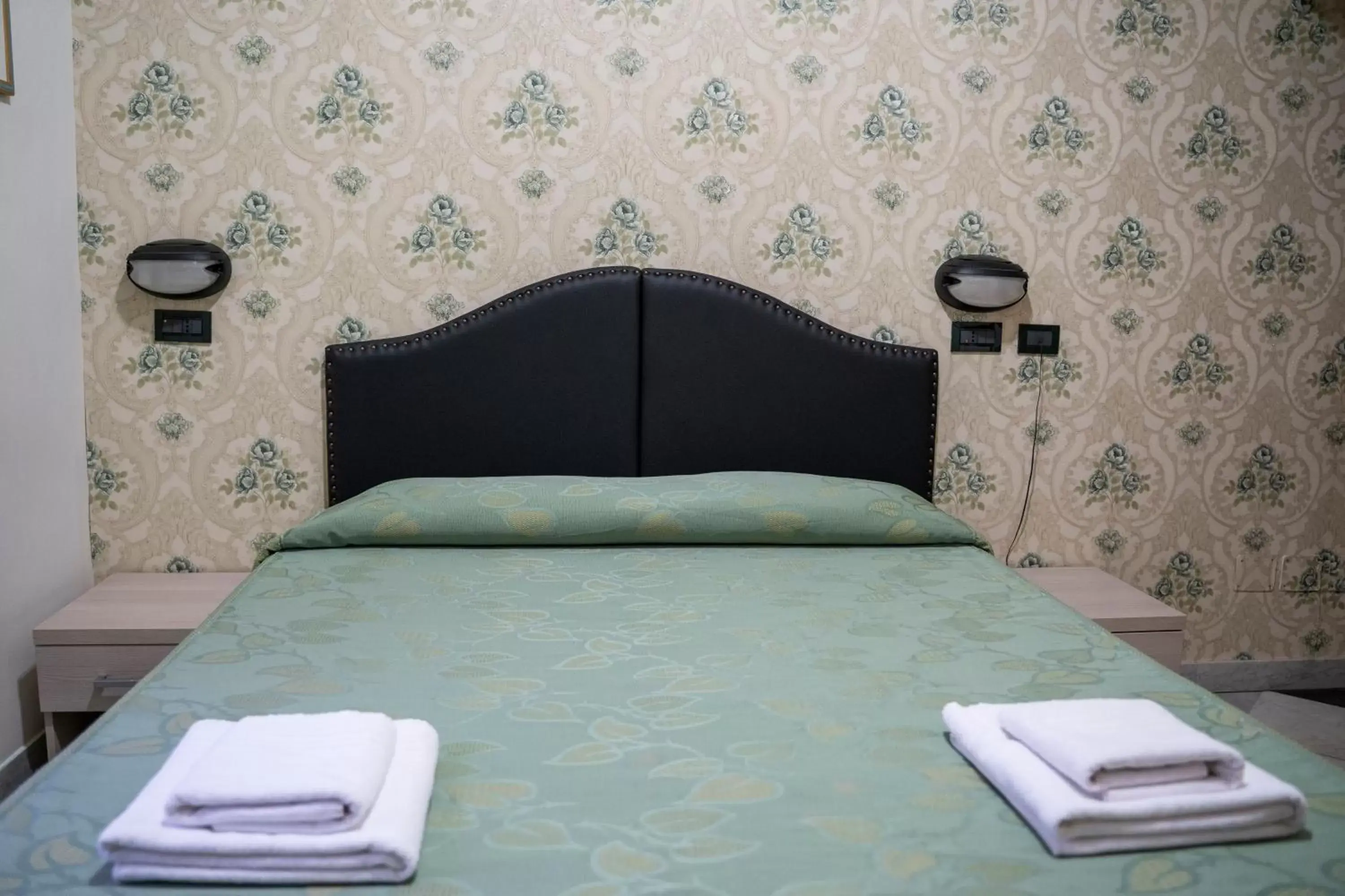 Bedroom, Bed in Hotel Ferrarese