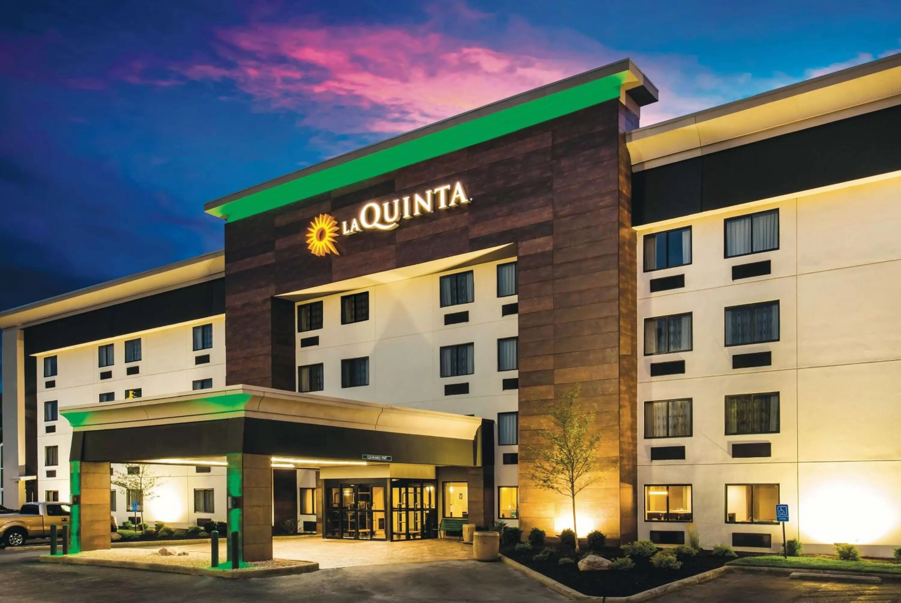 Property building in La Quinta by Wyndham Cincinnati NE - Mason