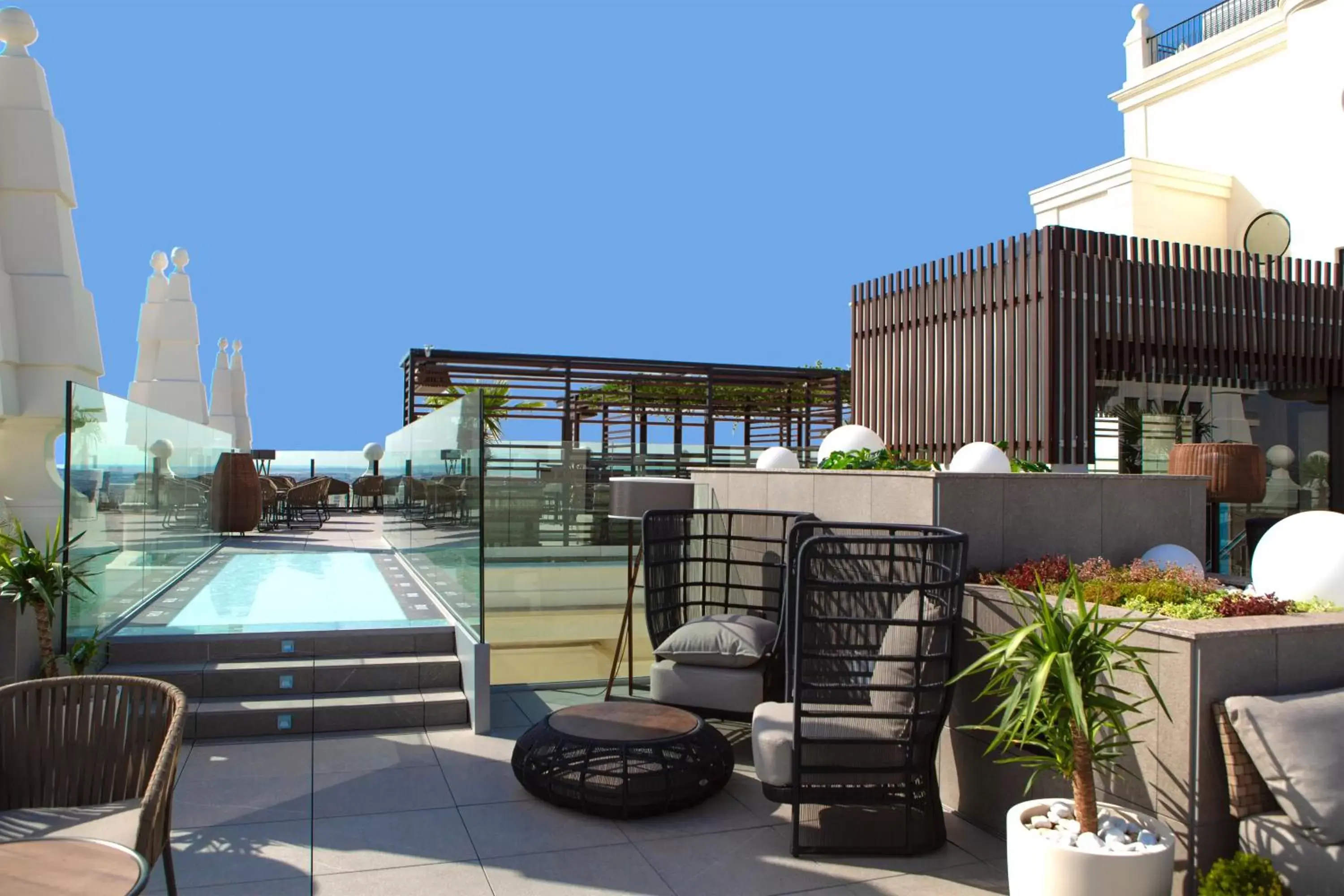Balcony/Terrace, Swimming Pool in Riu Plaza España