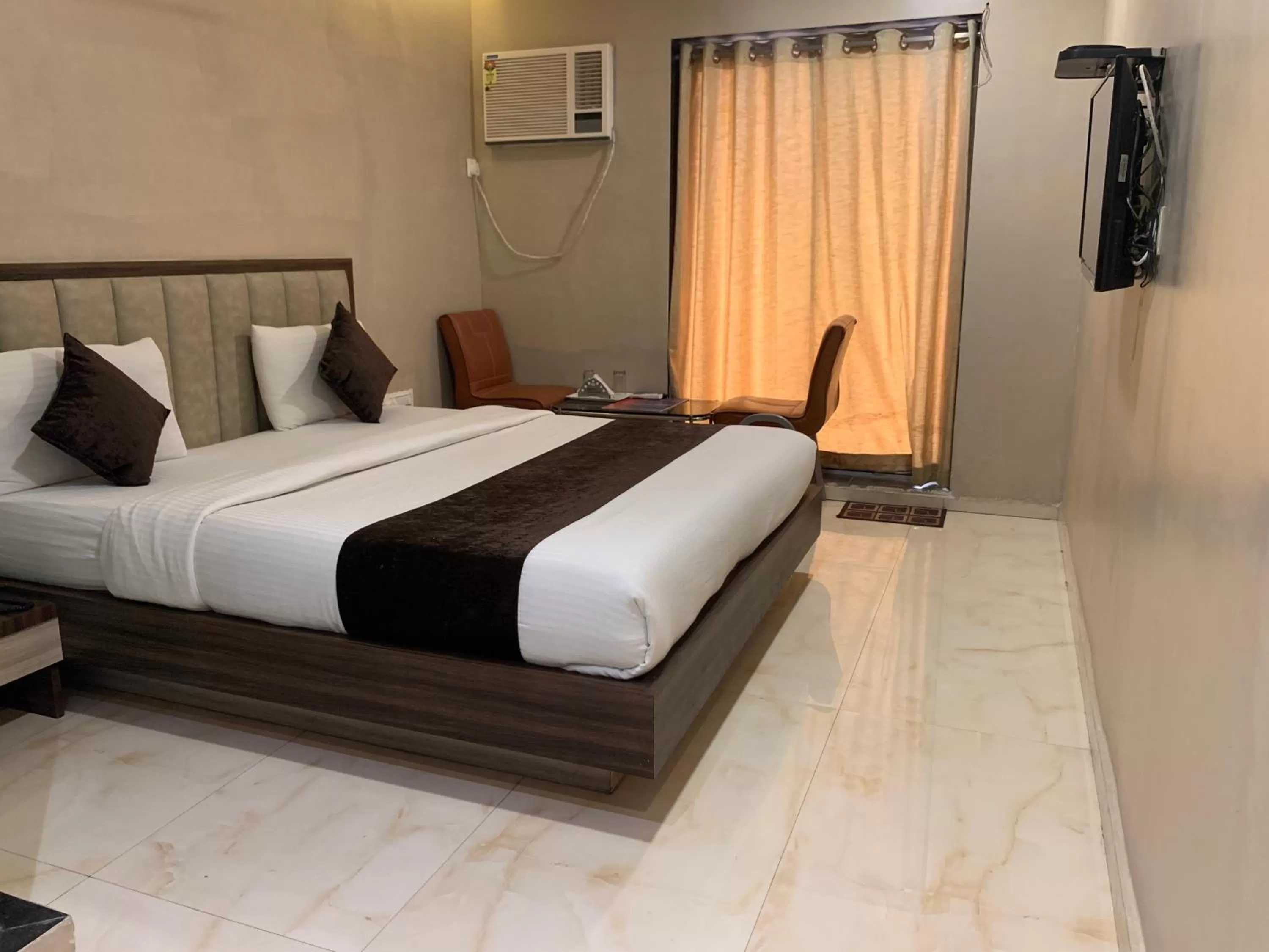 Bed in Hotel Merakee - Near Dahisar Mira Road Mumbai