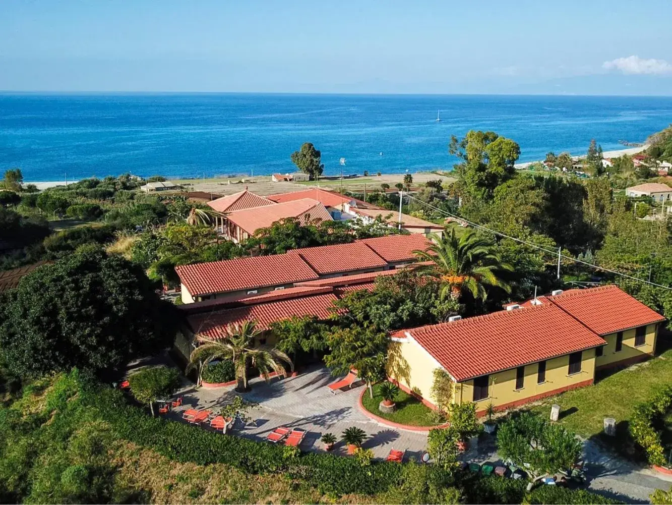 Property building, Bird's-eye View in Residence New Paradise