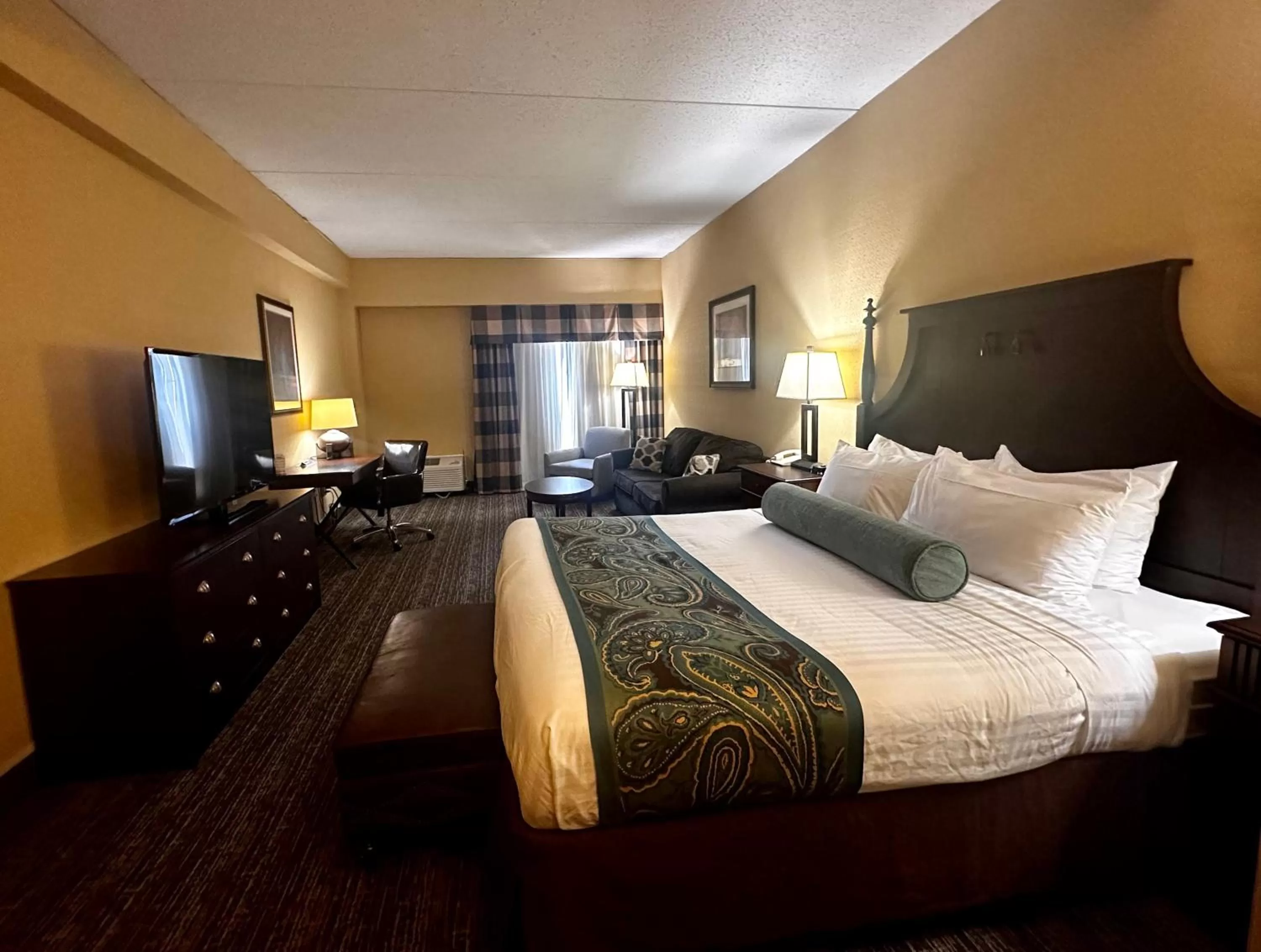 Bed in Red Lion Hotel Harrisburg Hershey