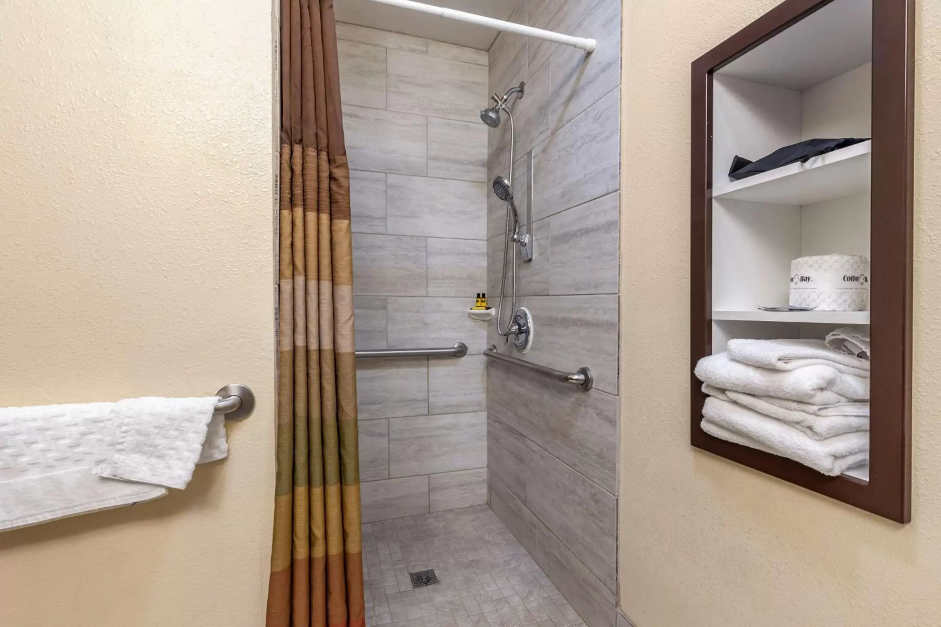 Bathroom in Best Western PLUS Sparta Trail Lodge