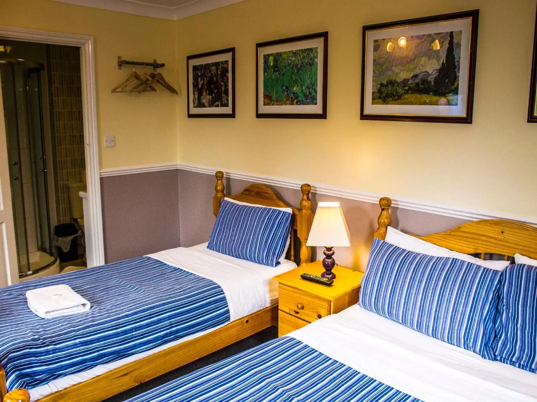Bedroom, Bed in Cricklewood Lodge Hotel