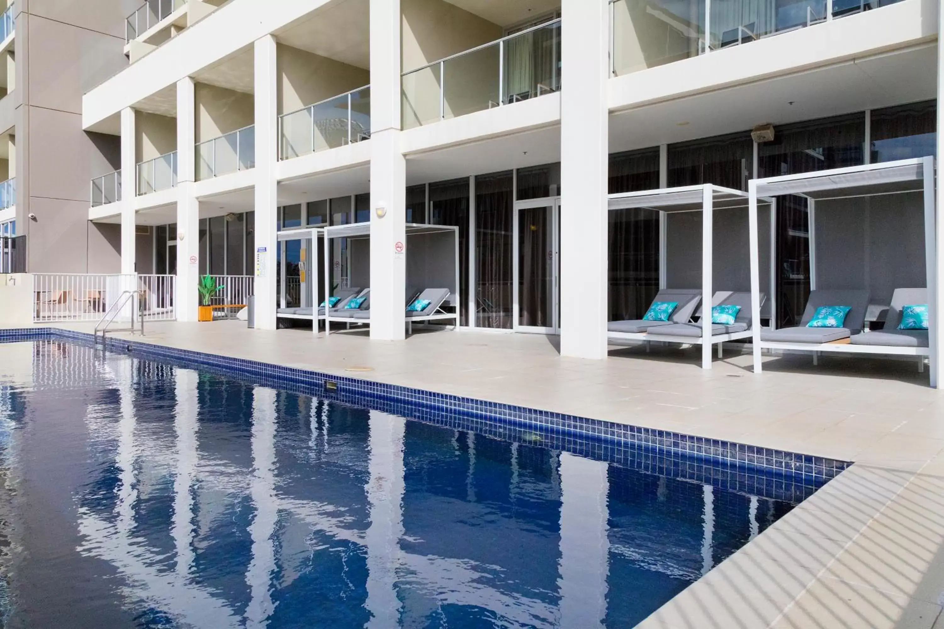 Swimming Pool in Sage Hotel Wollongong