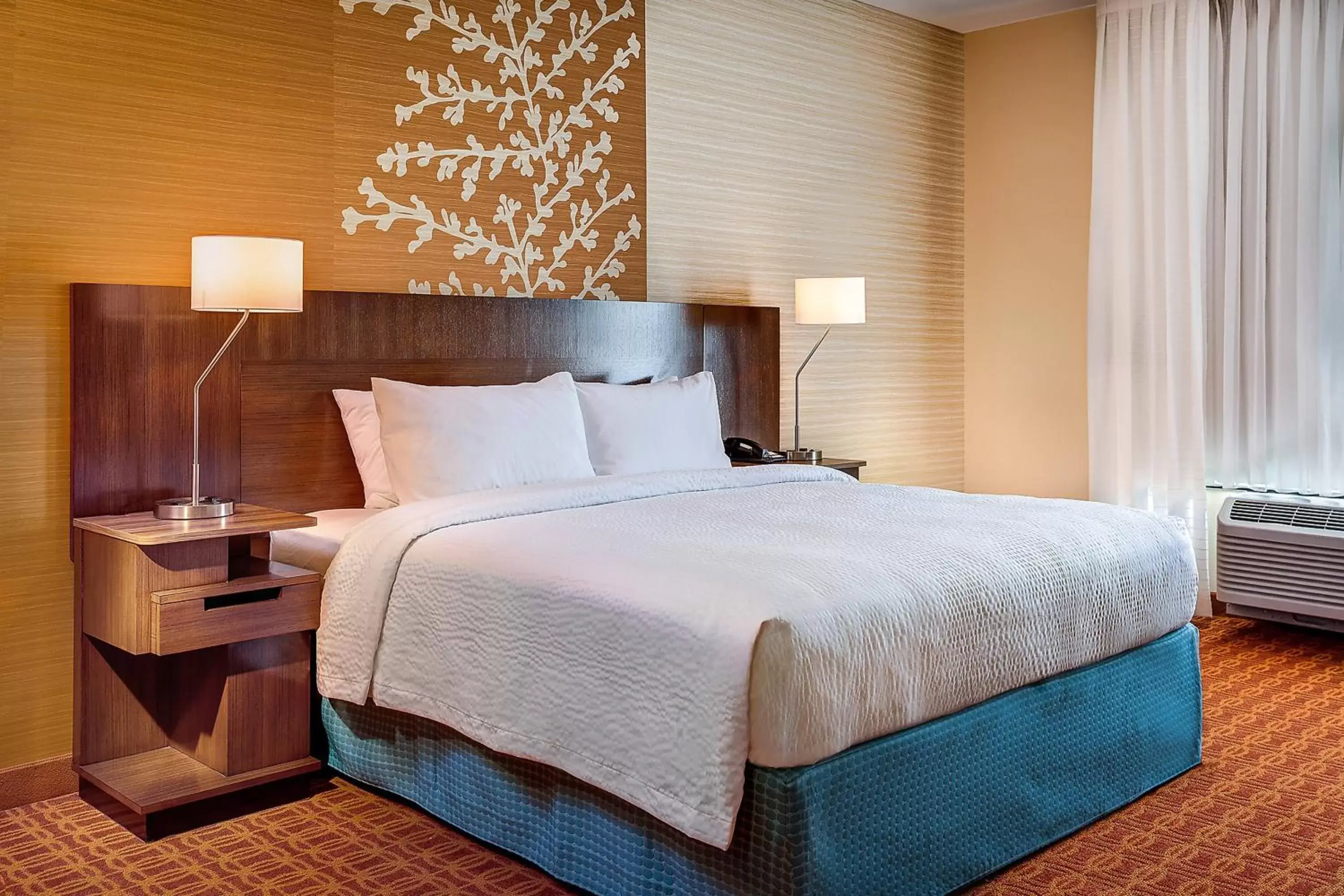 Photo of the whole room, Bed in Fairfield by Marriott Inn & Suites San Francisco Airport Oyster Point Area