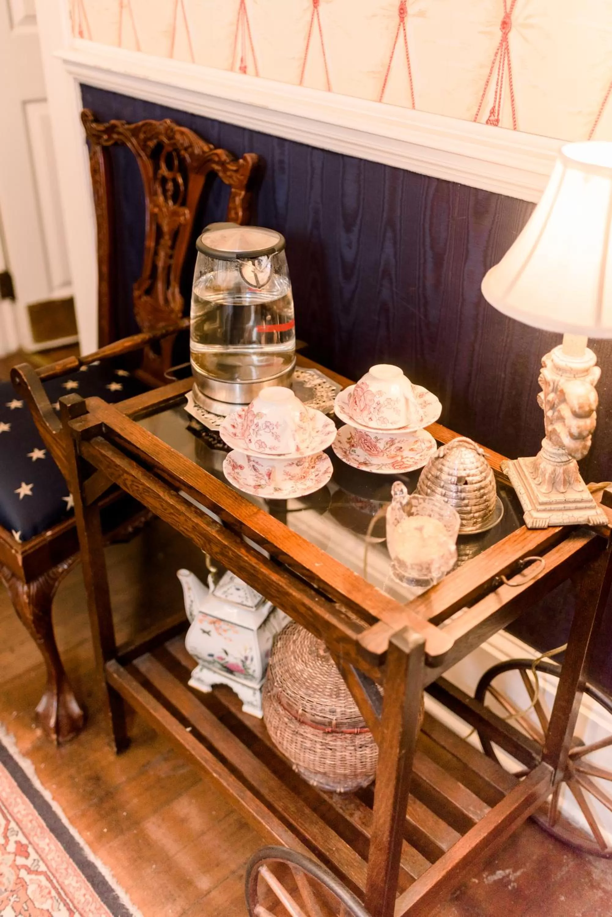 Coffee/tea facilities in Ballastone Inn