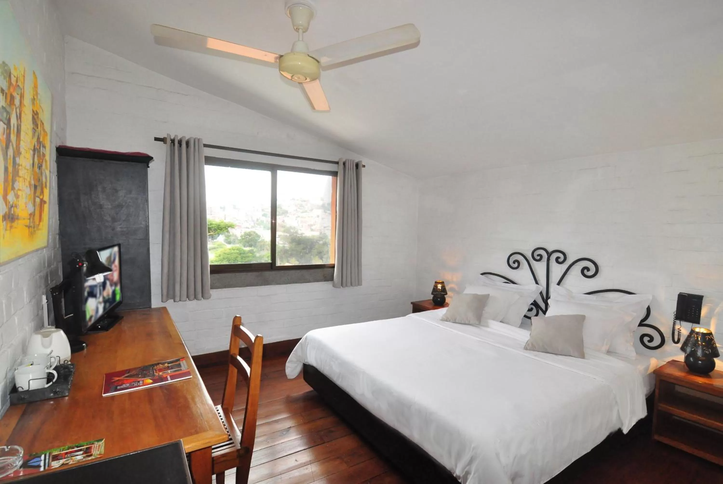 Photo of the whole room, Bed in Rova Hotel