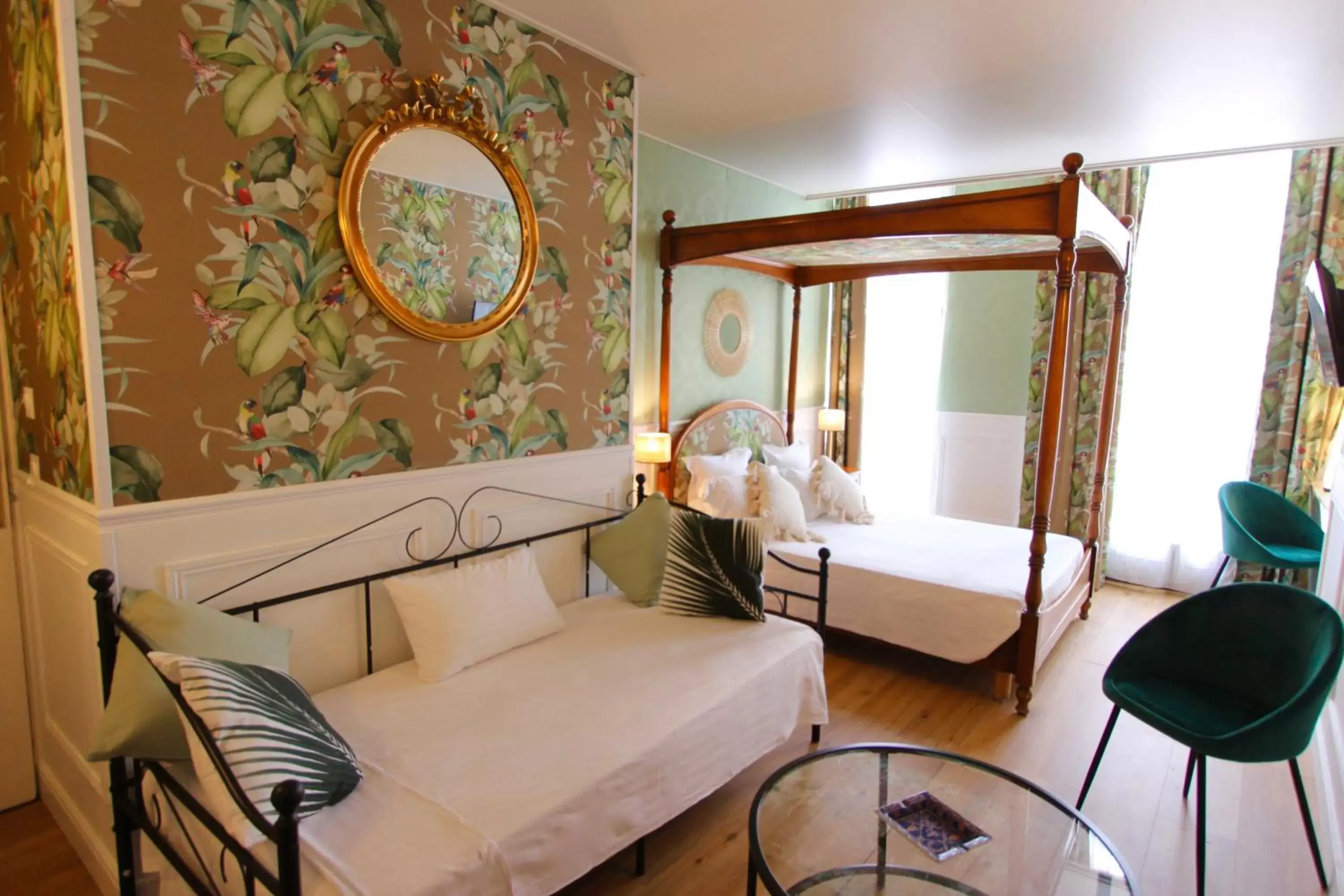 Photo of the whole room in Hotel de la Bretonnerie