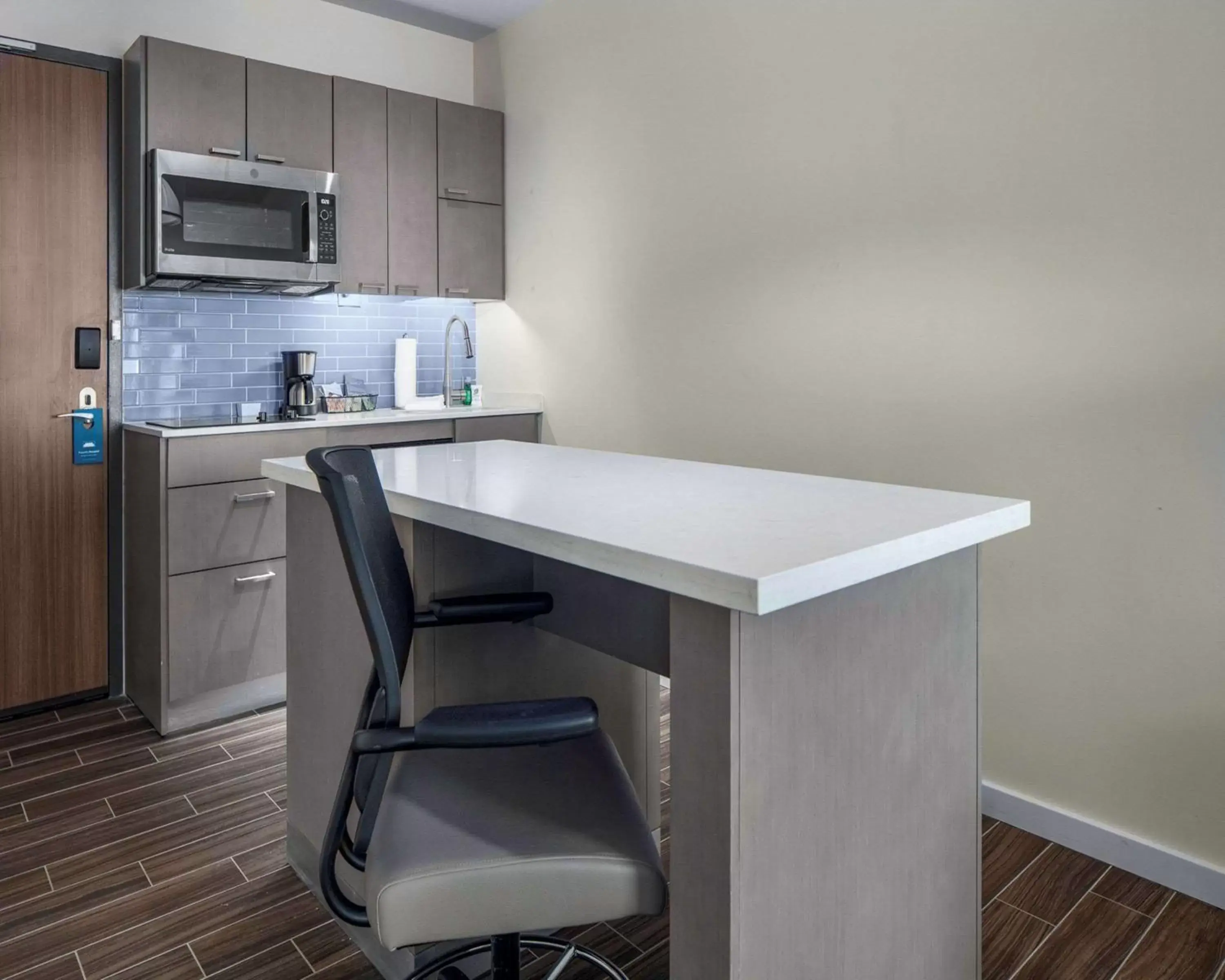 Kitchen or kitchenette, Kitchen/Kitchenette in Hyatt House Allentown-Lehigh Valley