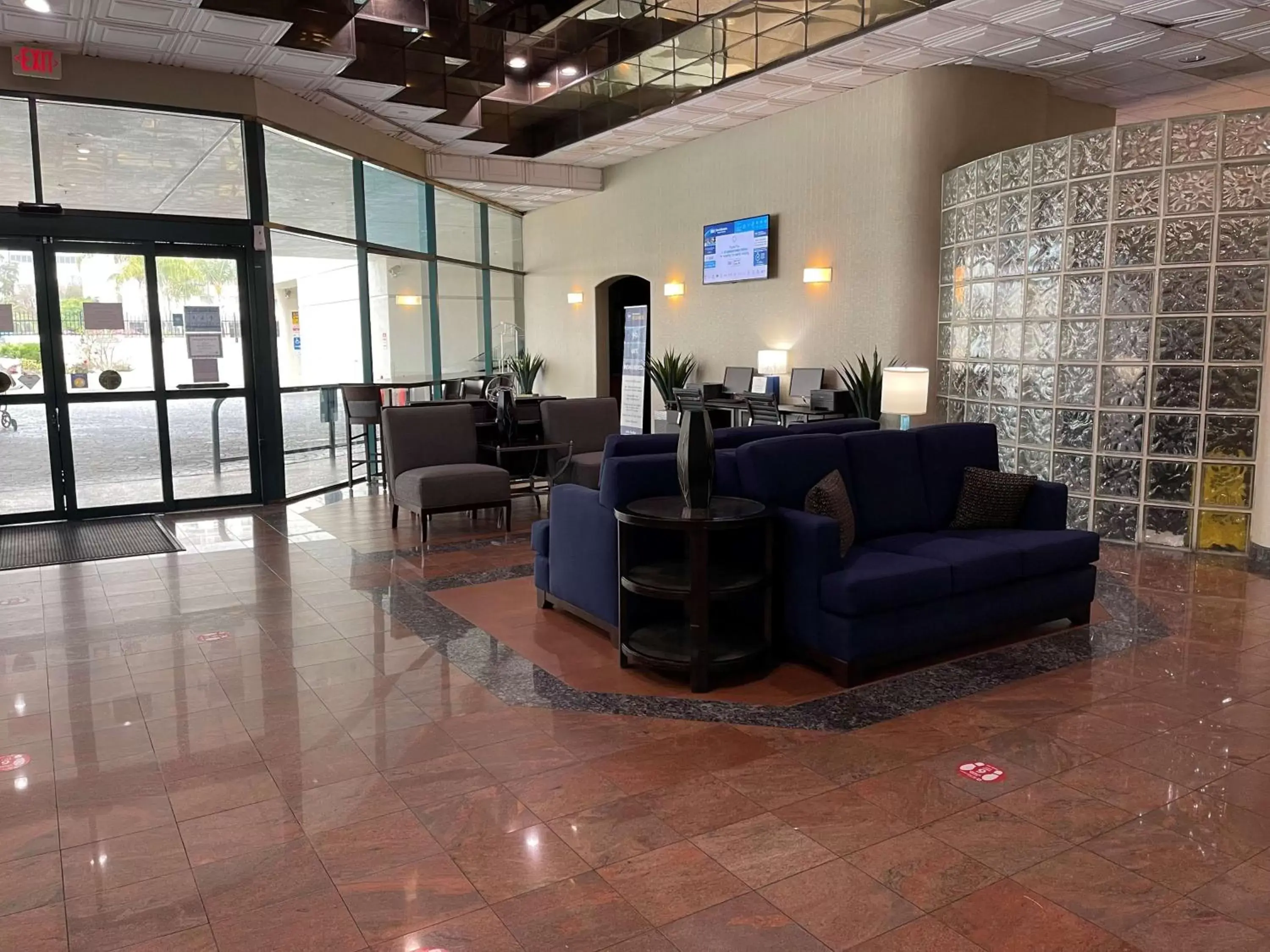 Lobby or reception in Best Western Plus Suites Hotel - Los Angeles LAX Airport
