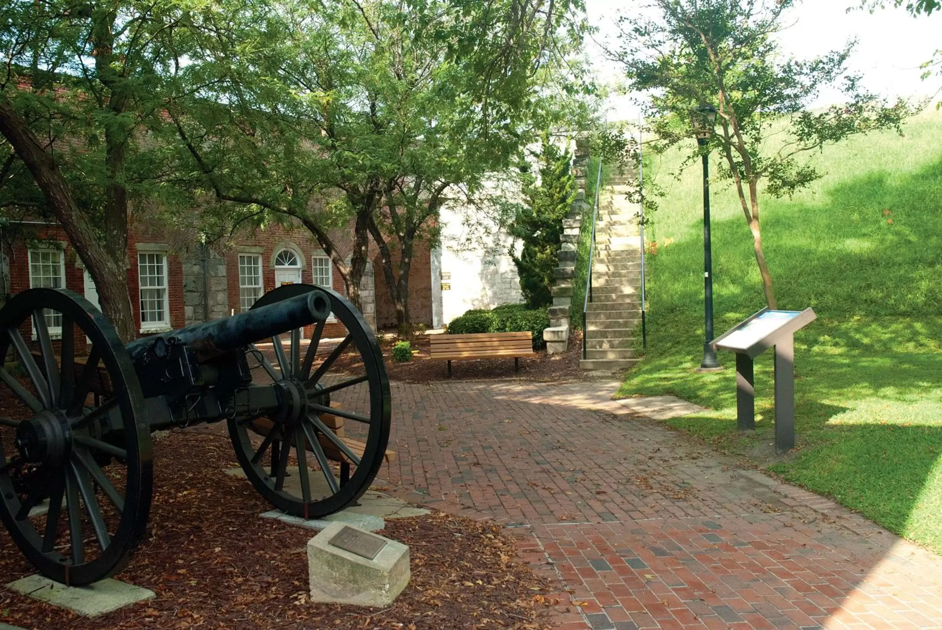 Property building in Hampton Inn Hampton-Newport News Property building in Hampton Inn Hampton-Newport News