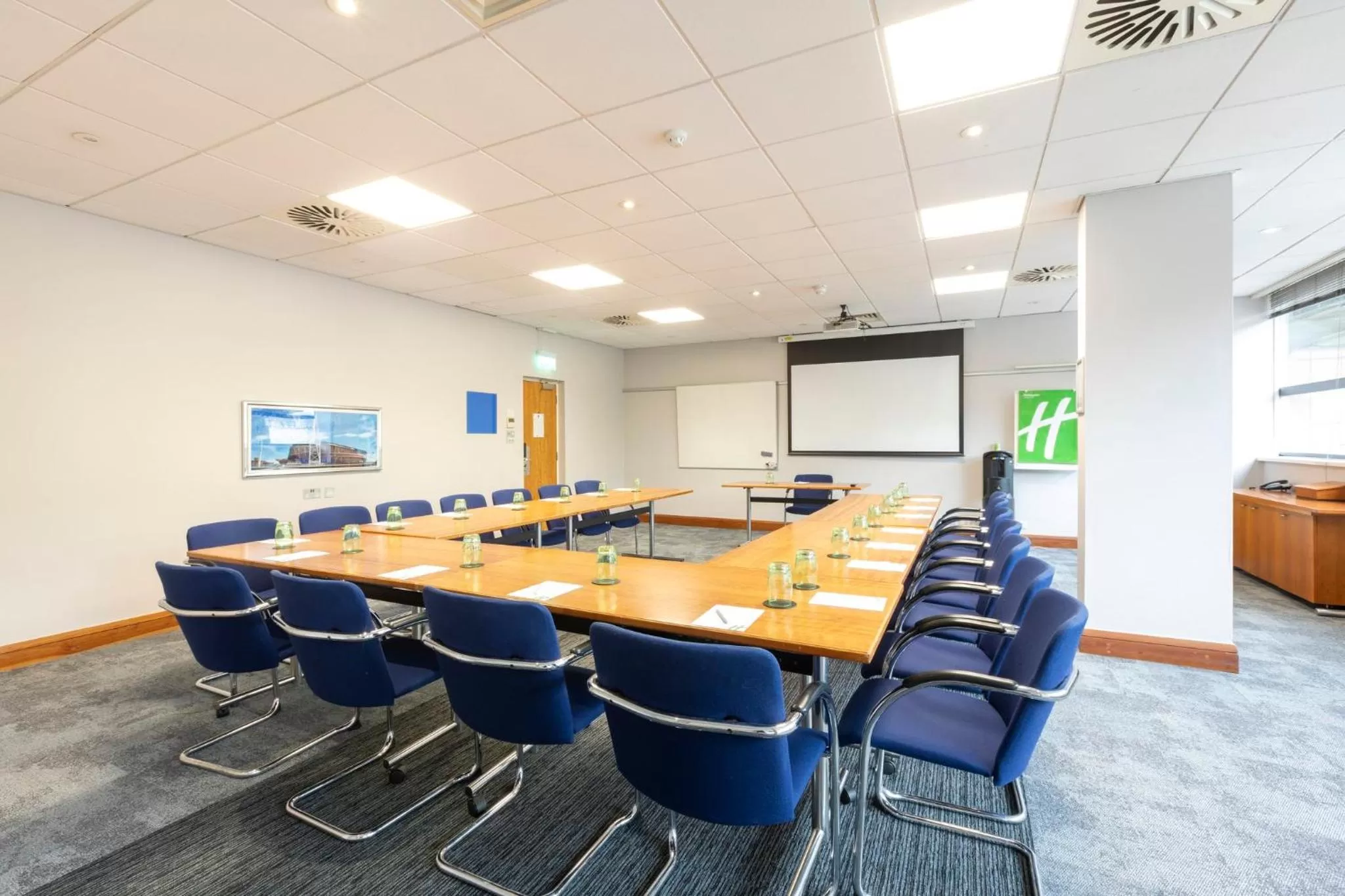 Meeting/conference room in Holiday Inn Cardiff City Centre by IHG