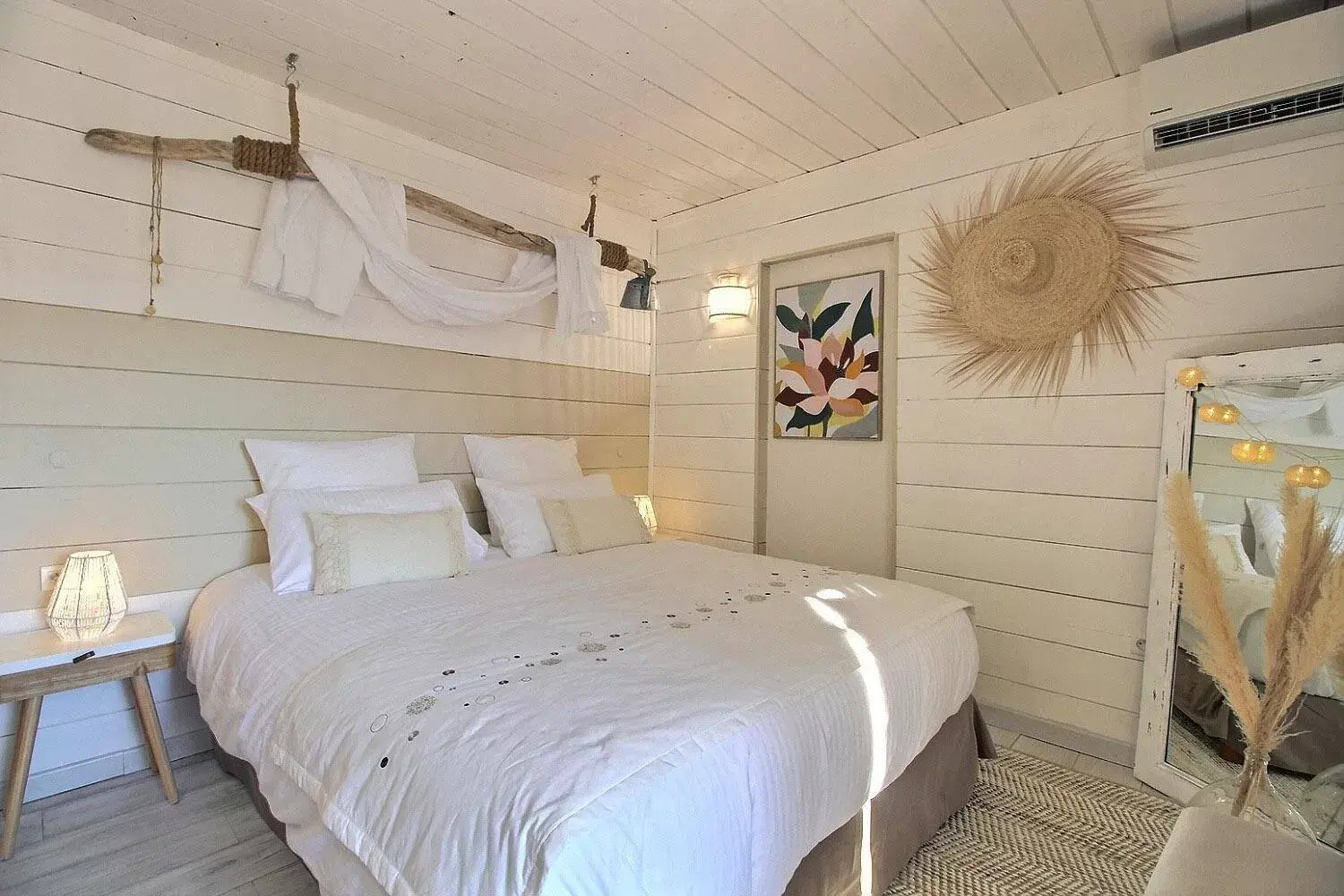 Bedroom, Bed in LE MAS COTHY en Provence