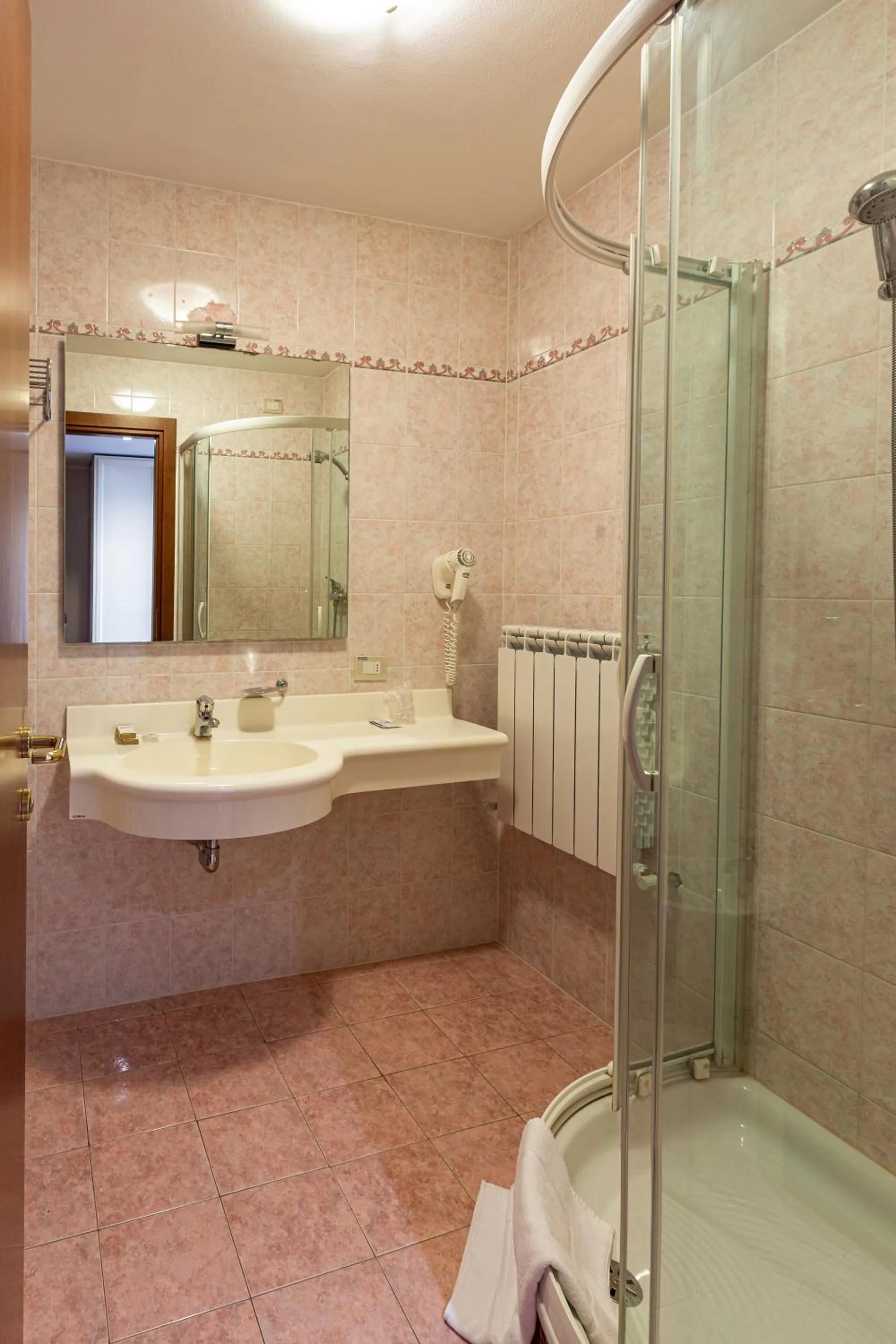 Shower in Hotel Villa Strassoldo "Ex Attianese Hotel Restaurant"