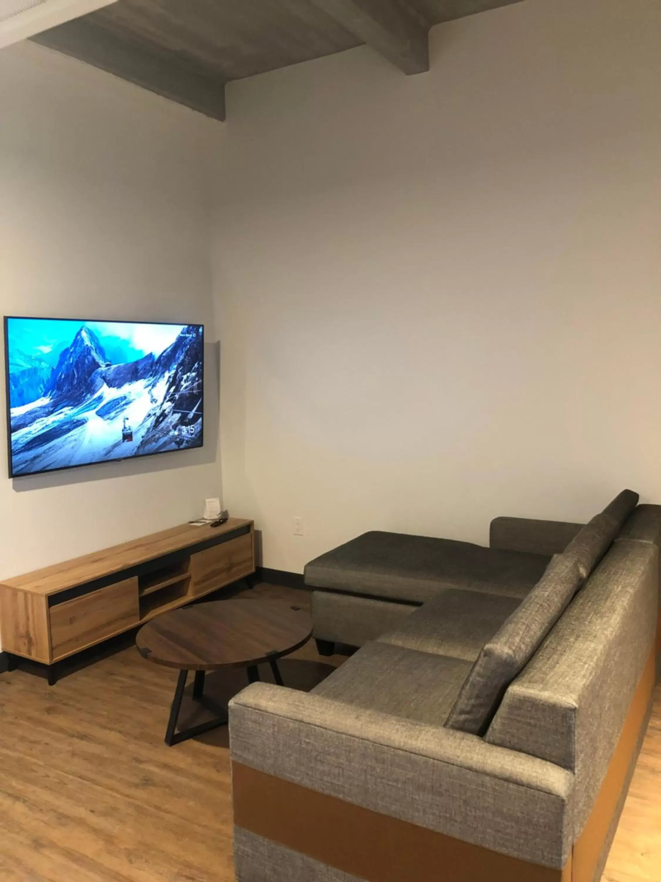 TV and multimedia, TV/Entertainment Center in Cannery Lofts Niagara