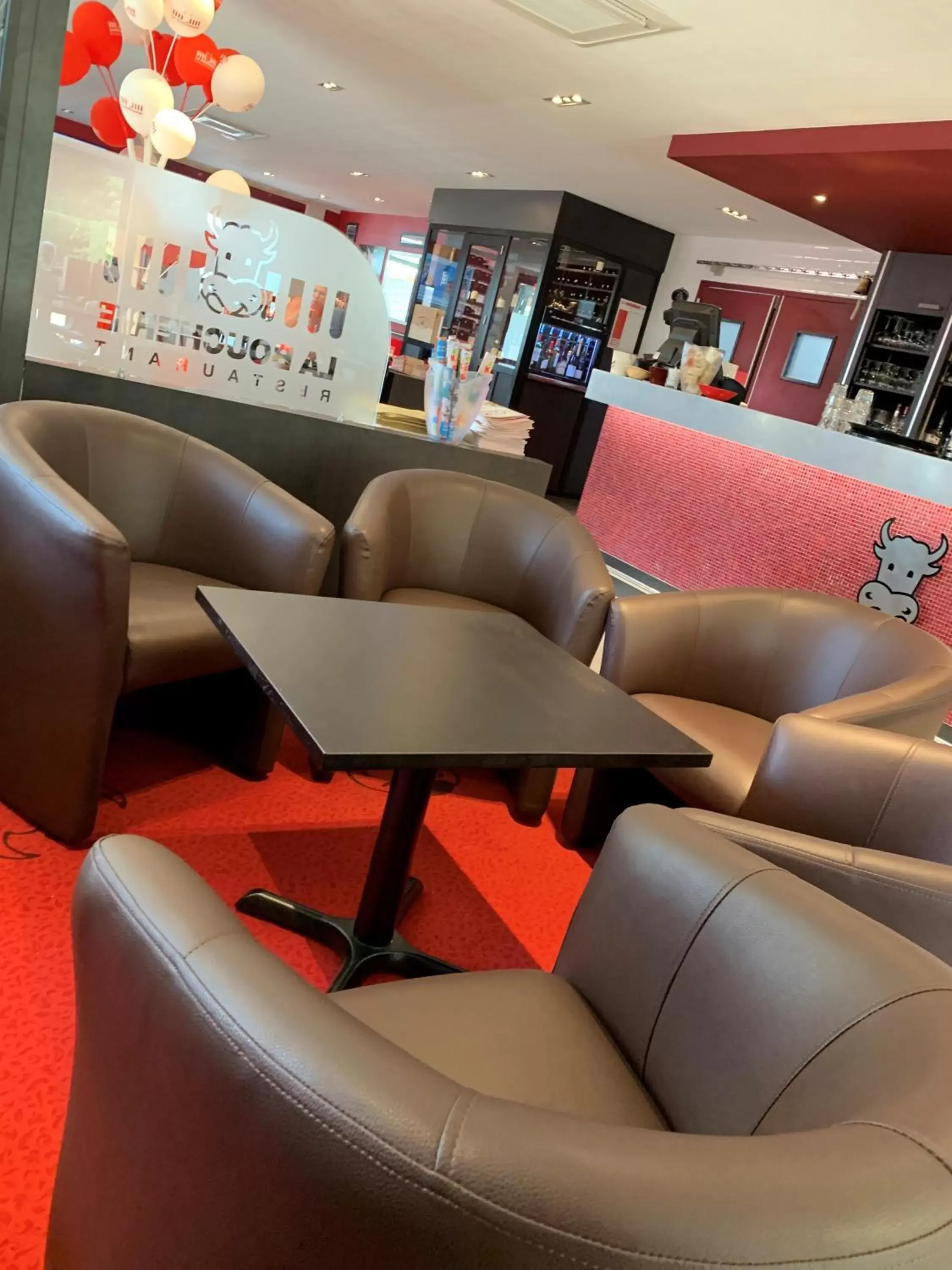 Lounge or bar, Lounge/Bar in ibis Bordeaux Saint Emilion