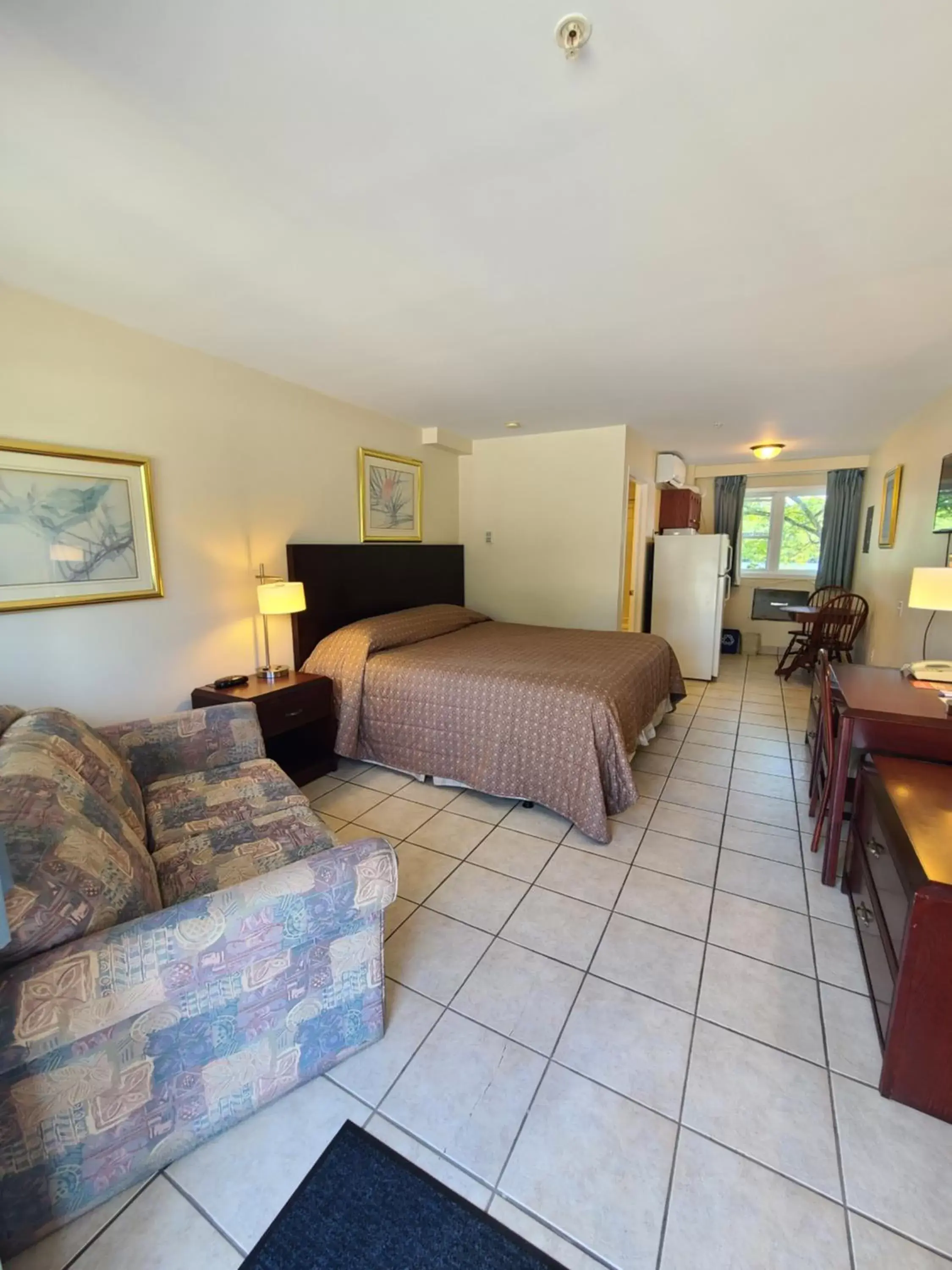 Photo of the whole room, Bed in Stardust Motel - Timberlea