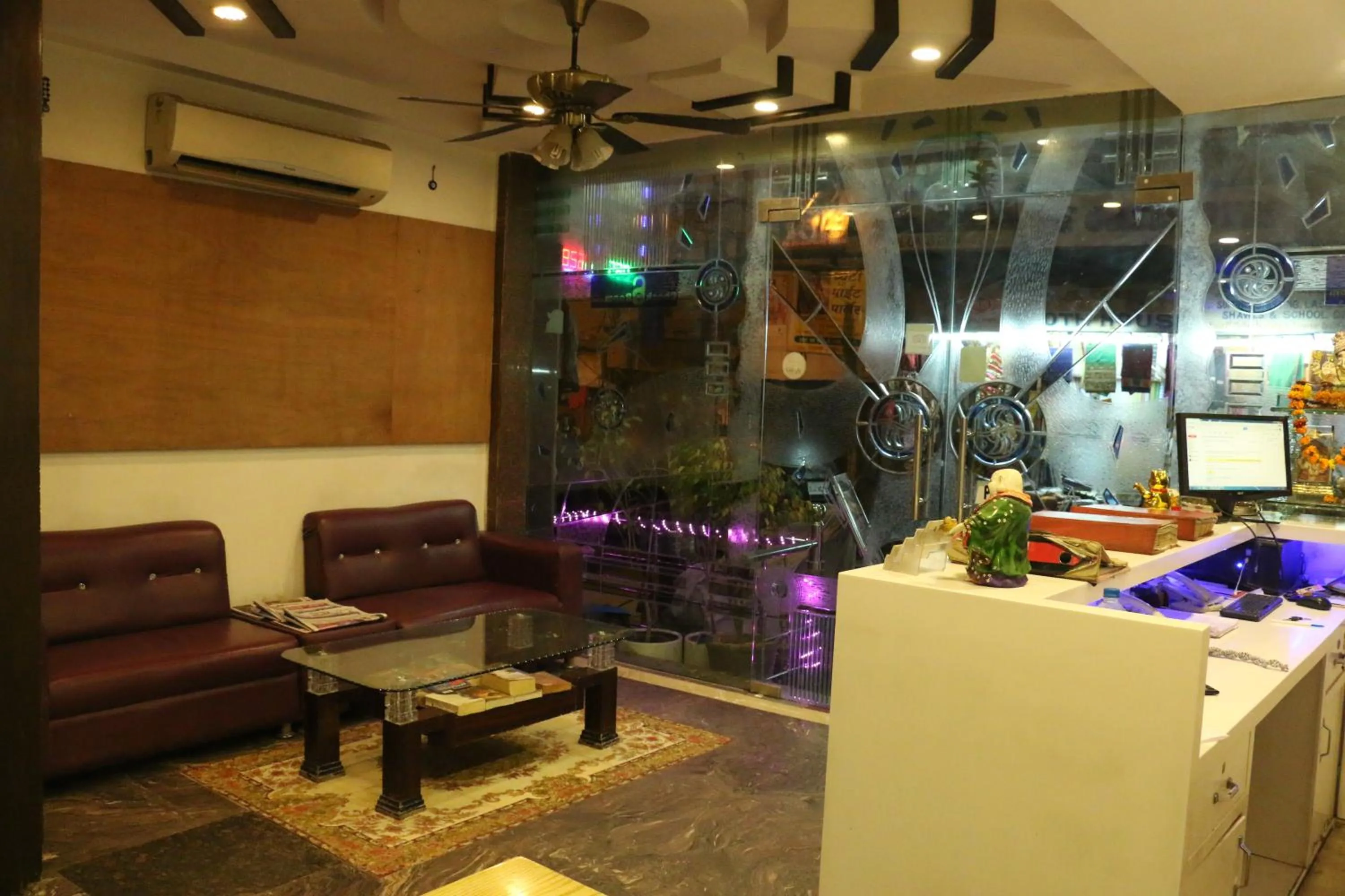 Lobby or reception in Hotel Nirmal Mahal - Paharganj - New Delhi