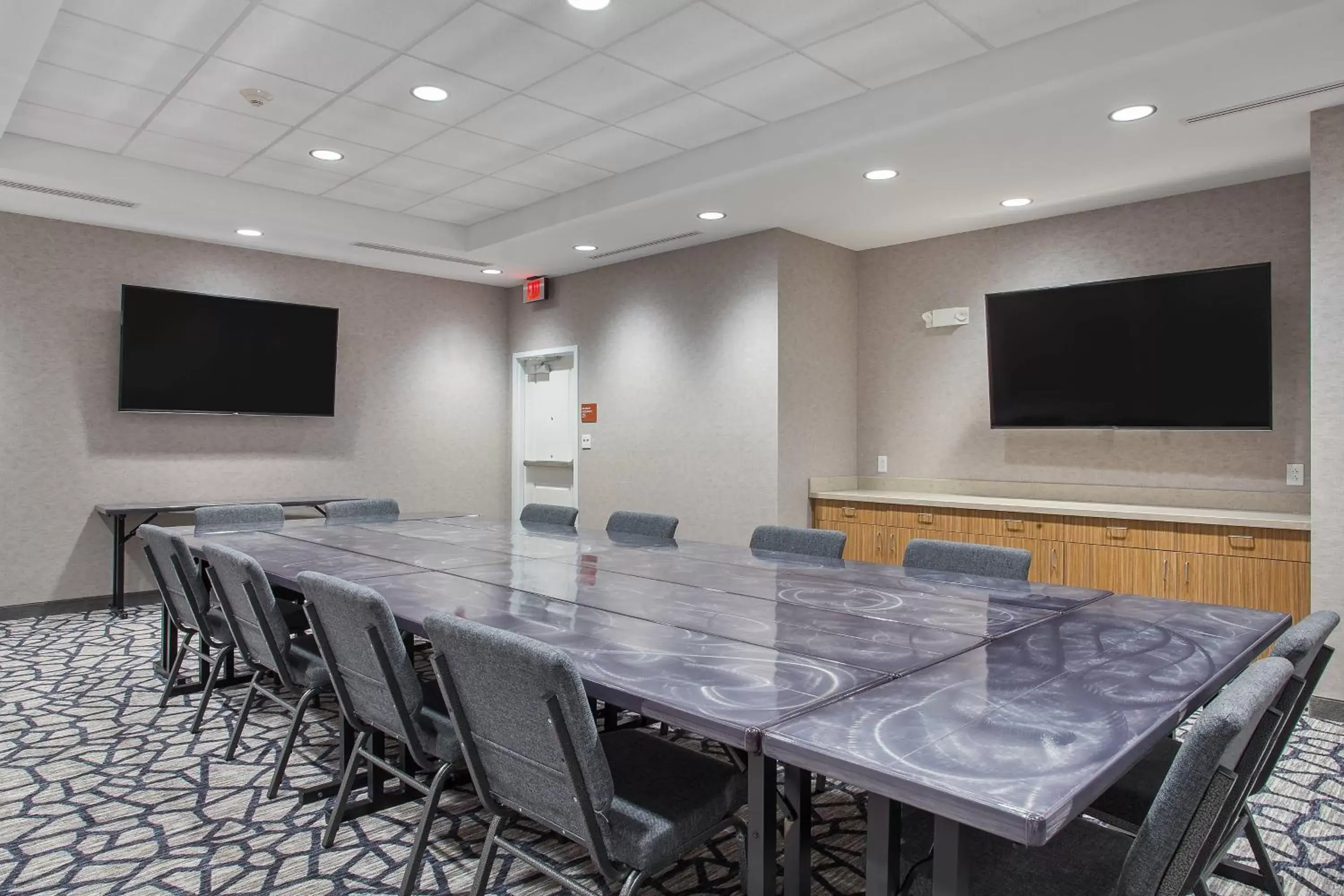 Meeting/conference room, TV/Entertainment Center in TownePlace Suites by Marriott Knoxville Oak Ridge