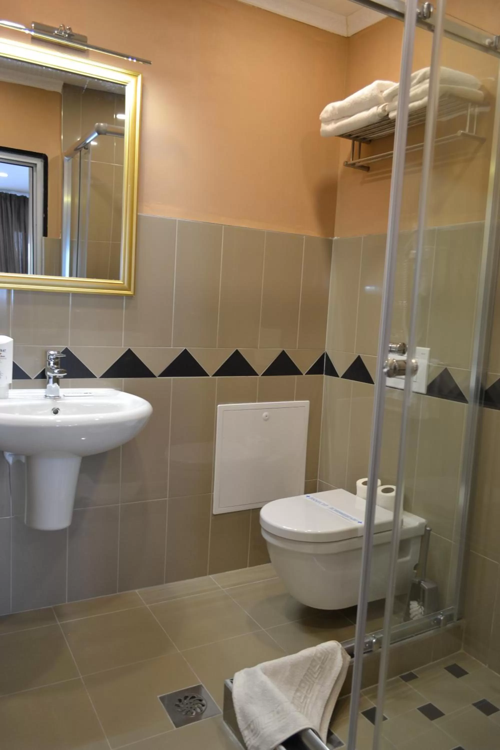 Shower in Hotel Super 8