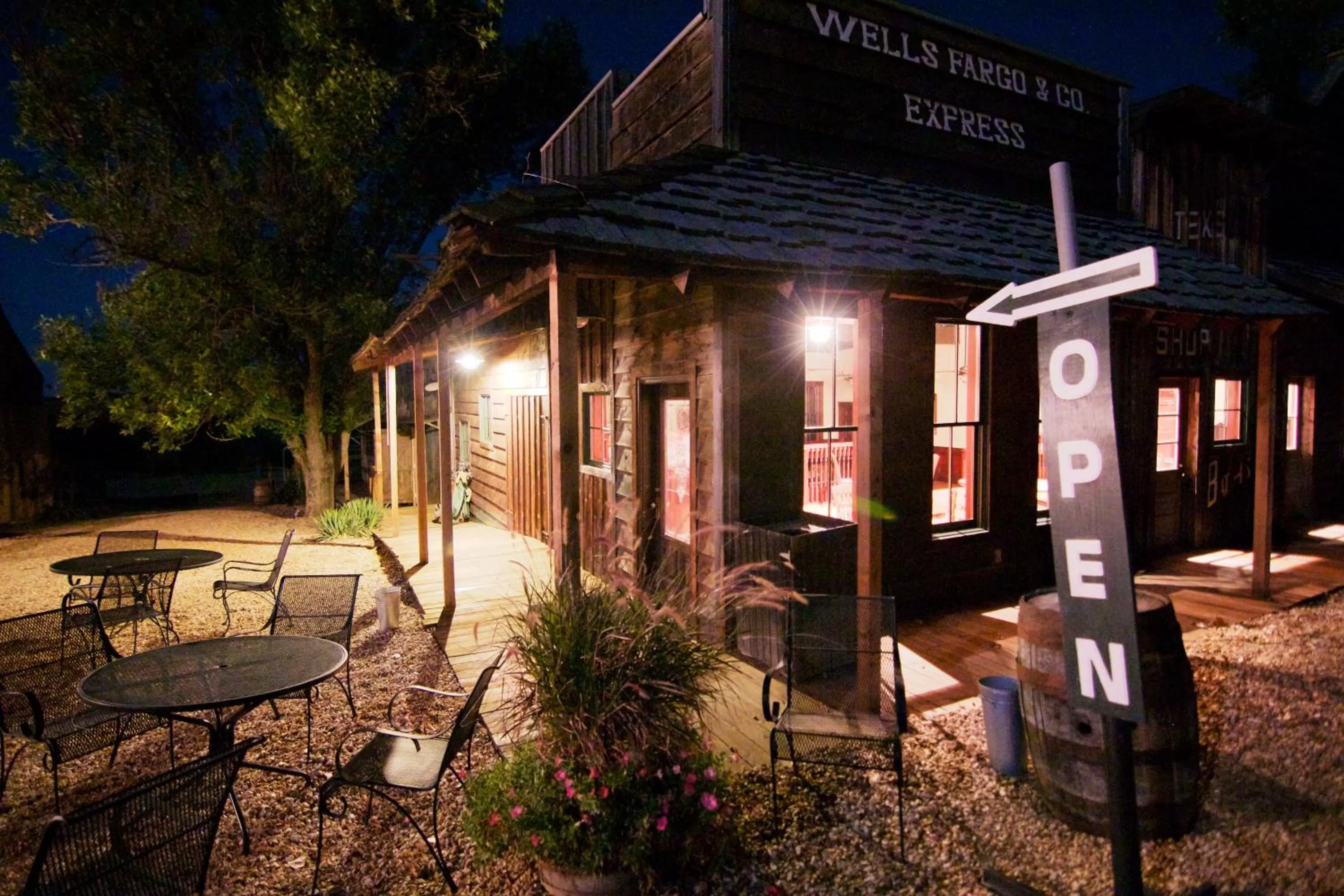 Restaurant/places to eat in Cedar Creek