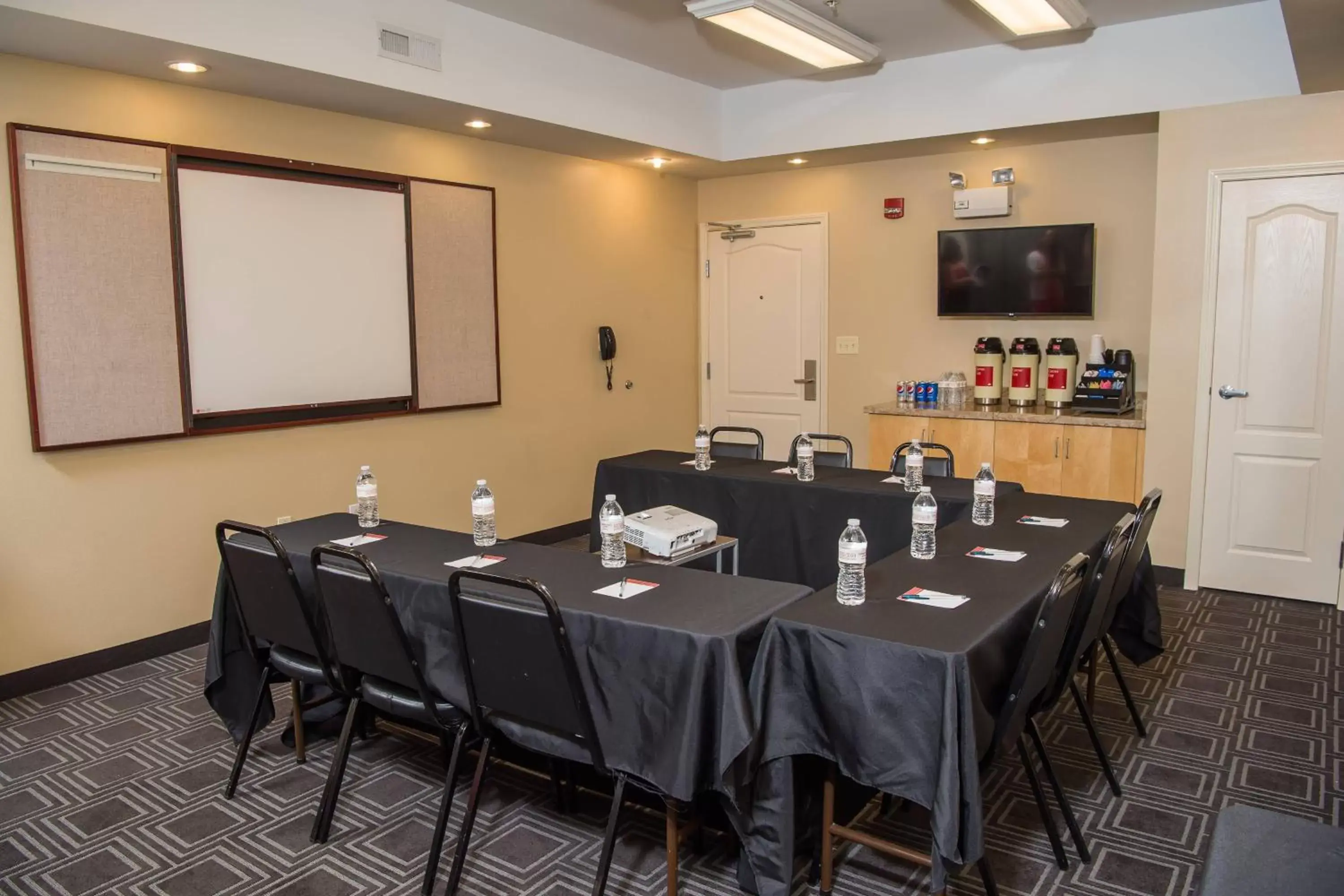 Meeting/conference room in TownePlace Suites by Marriott Erie