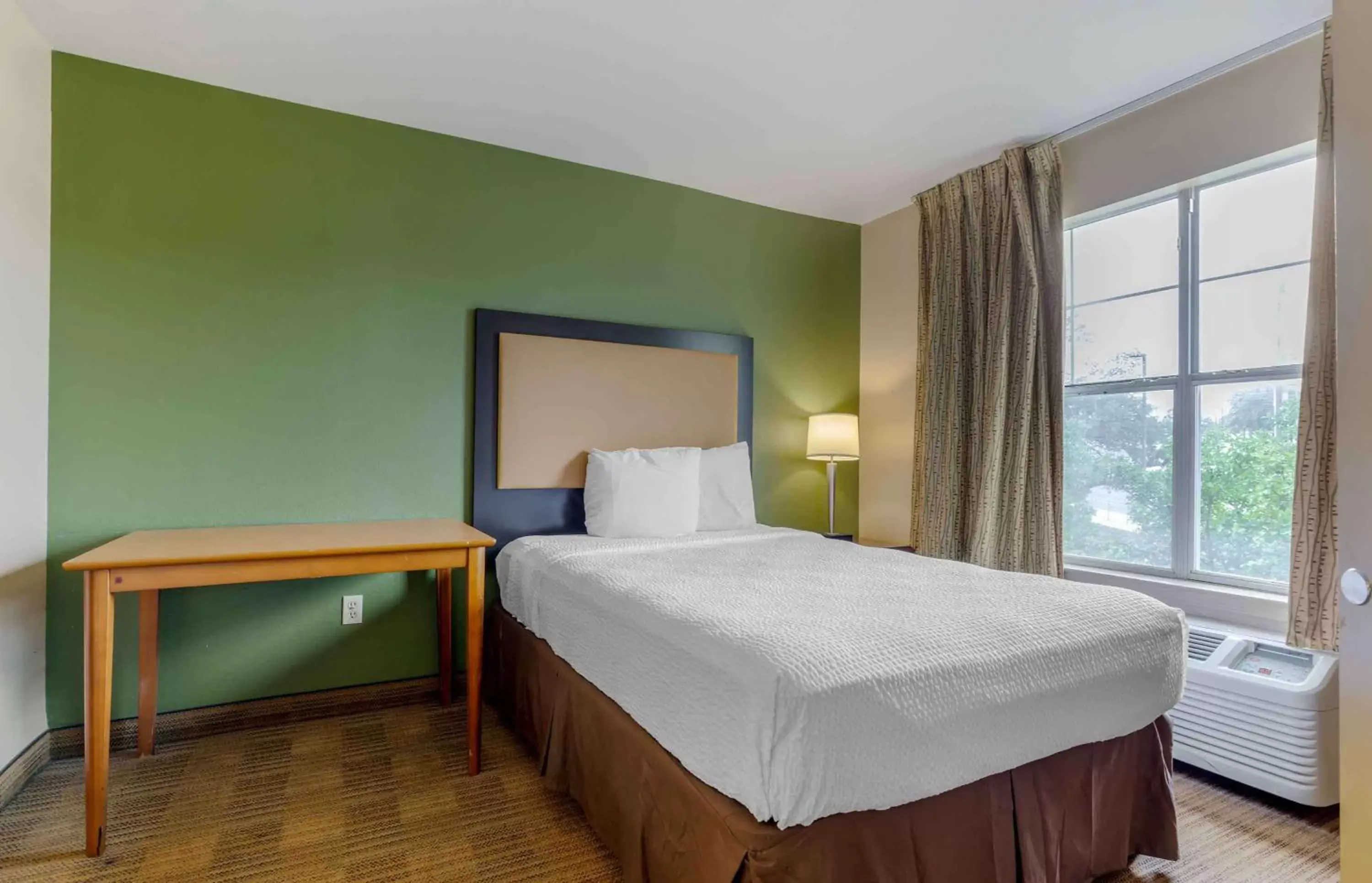 Bedroom, Bed in Extended Stay America Suites - Indianapolis - Airport - W Southern Ave