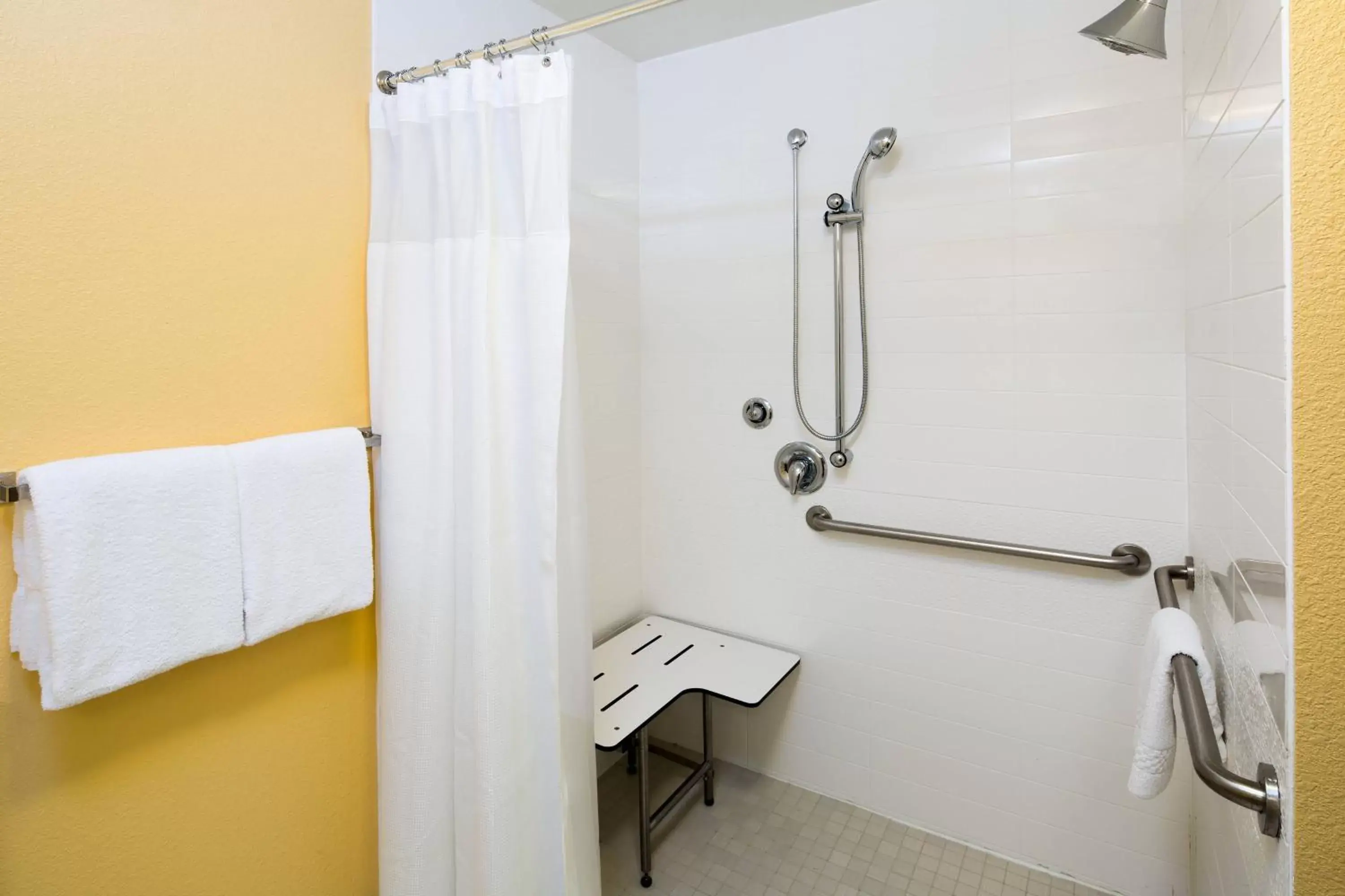 Bathroom in Fairfield Inn & Suites by Marriott San Antonio Airport/North Star Mall