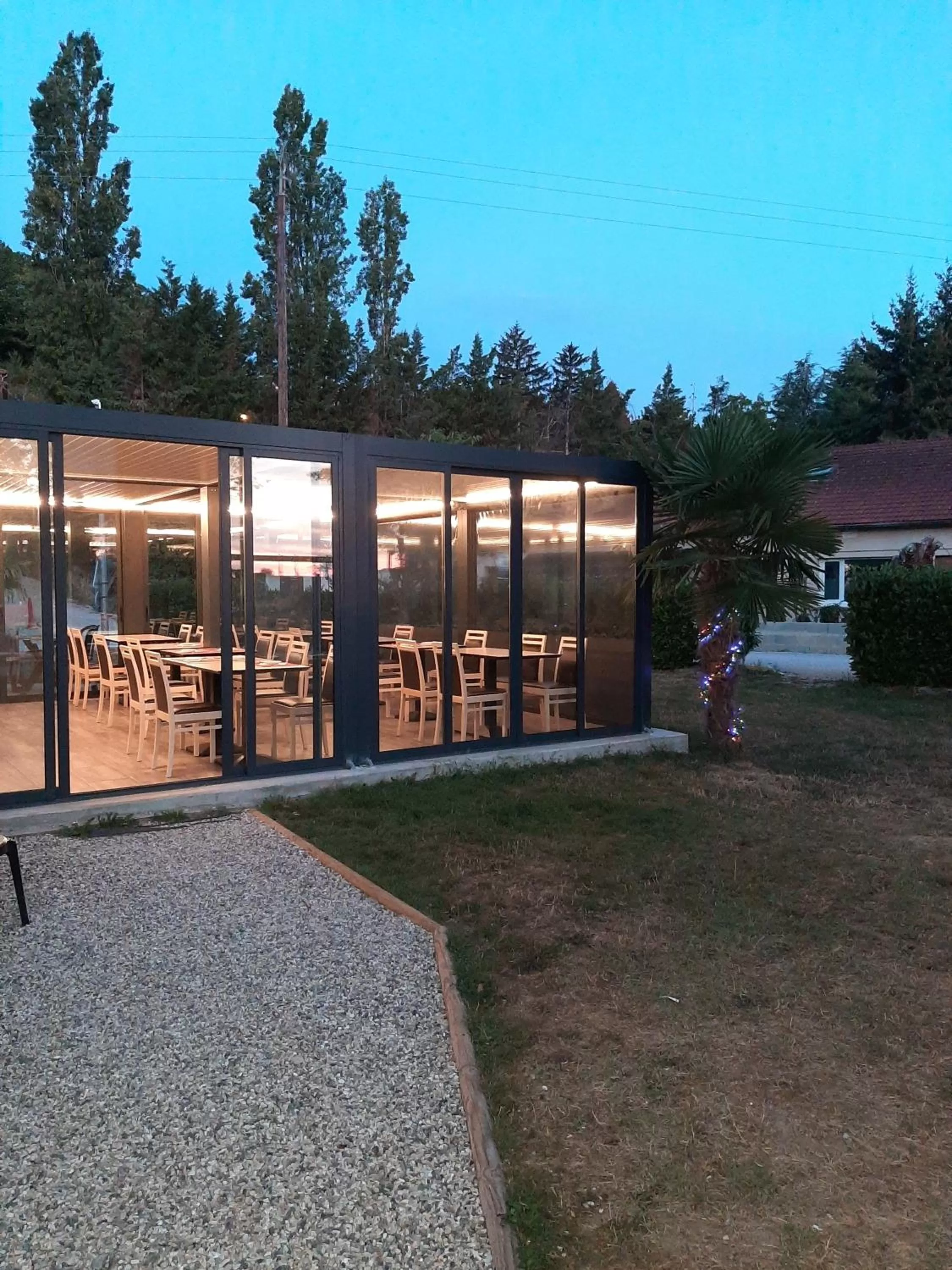 Restaurant/places to eat in Hotel Martinez Grenay