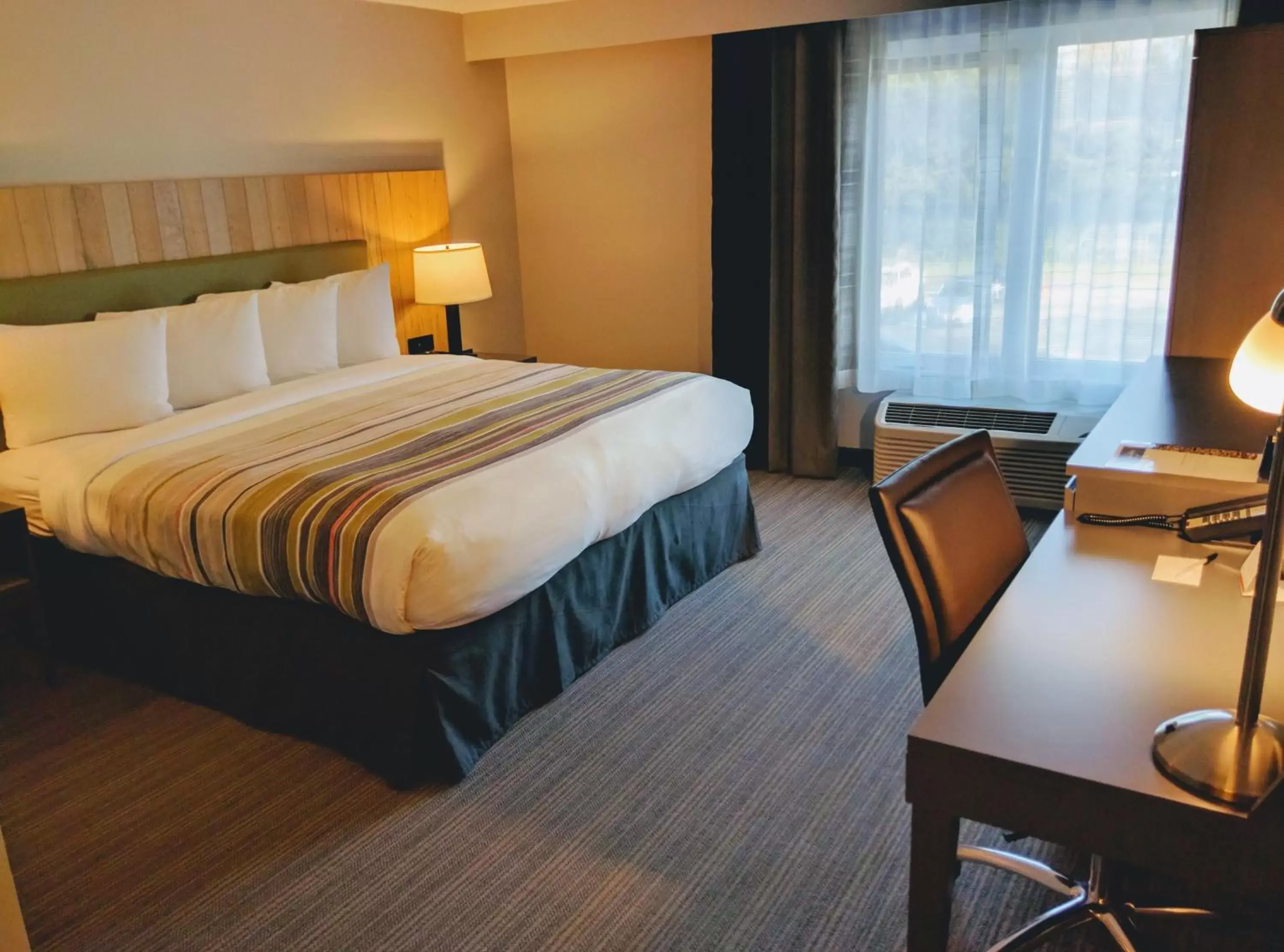 Photo of the whole room, Bed in Country Inn & Suites by Radisson, Seattle-Tacoma International Airport, WA