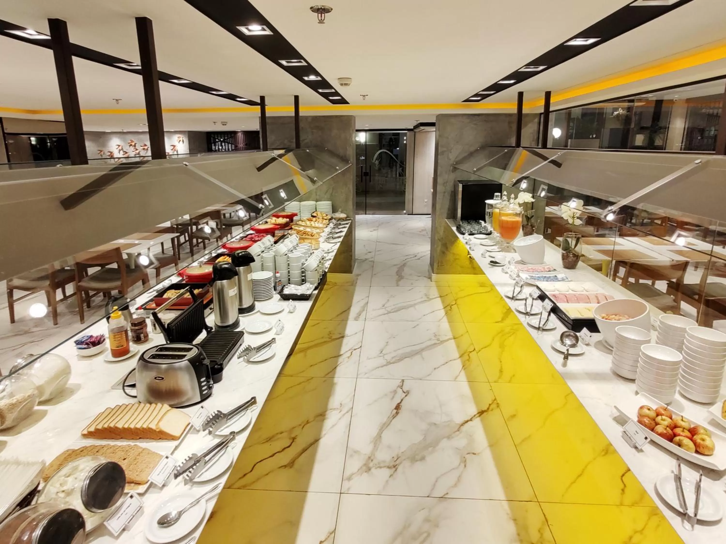 Restaurant/places to eat in Lets Idea Brasília Hotel