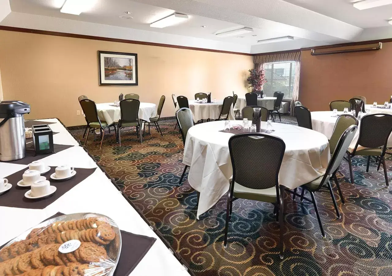 Meeting/conference room in Crystal Inn Hotel & Suites - Salt Lake City