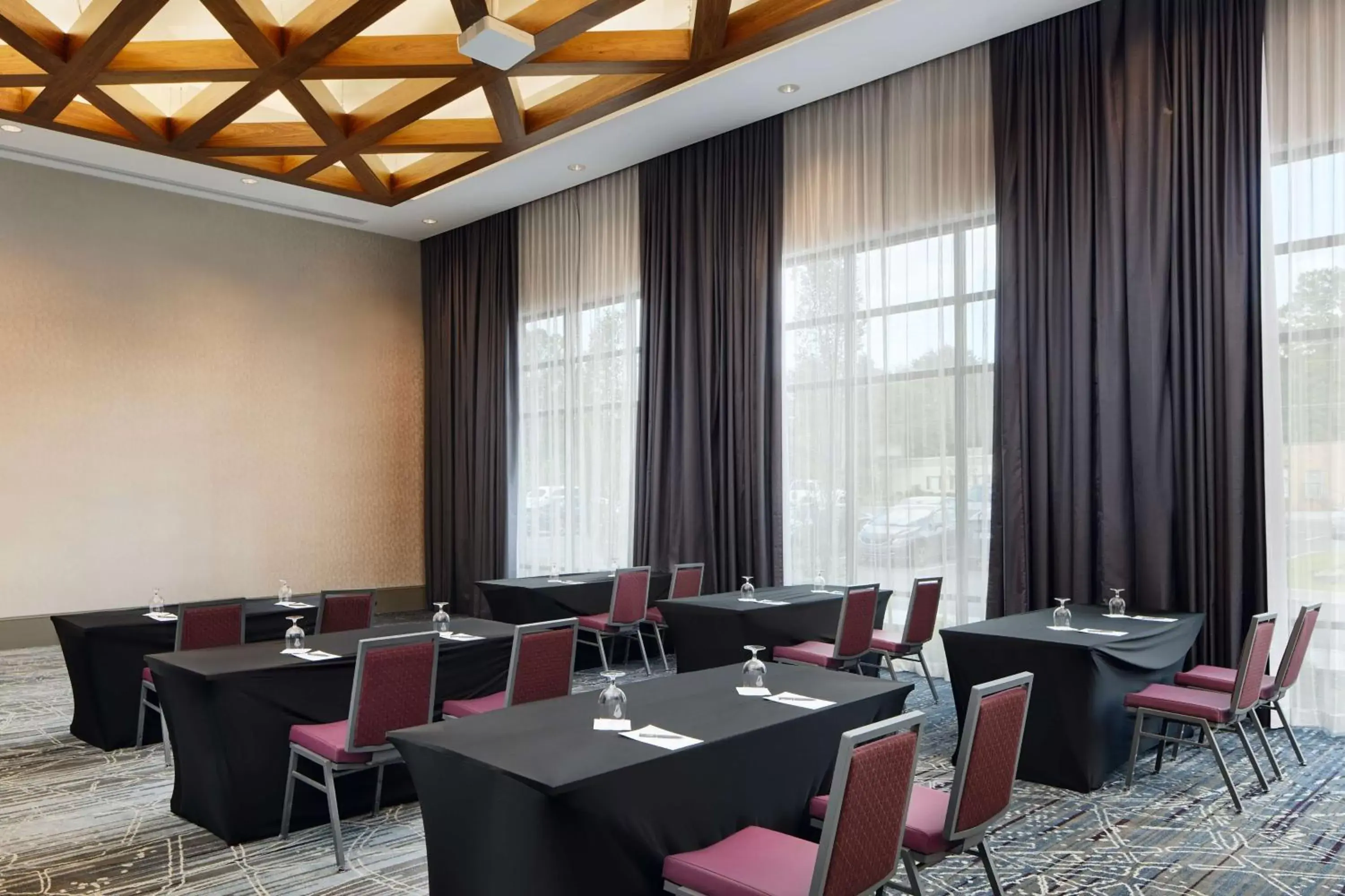Meeting/conference room in Embassy Suites By Hilton Atlanta Airport North