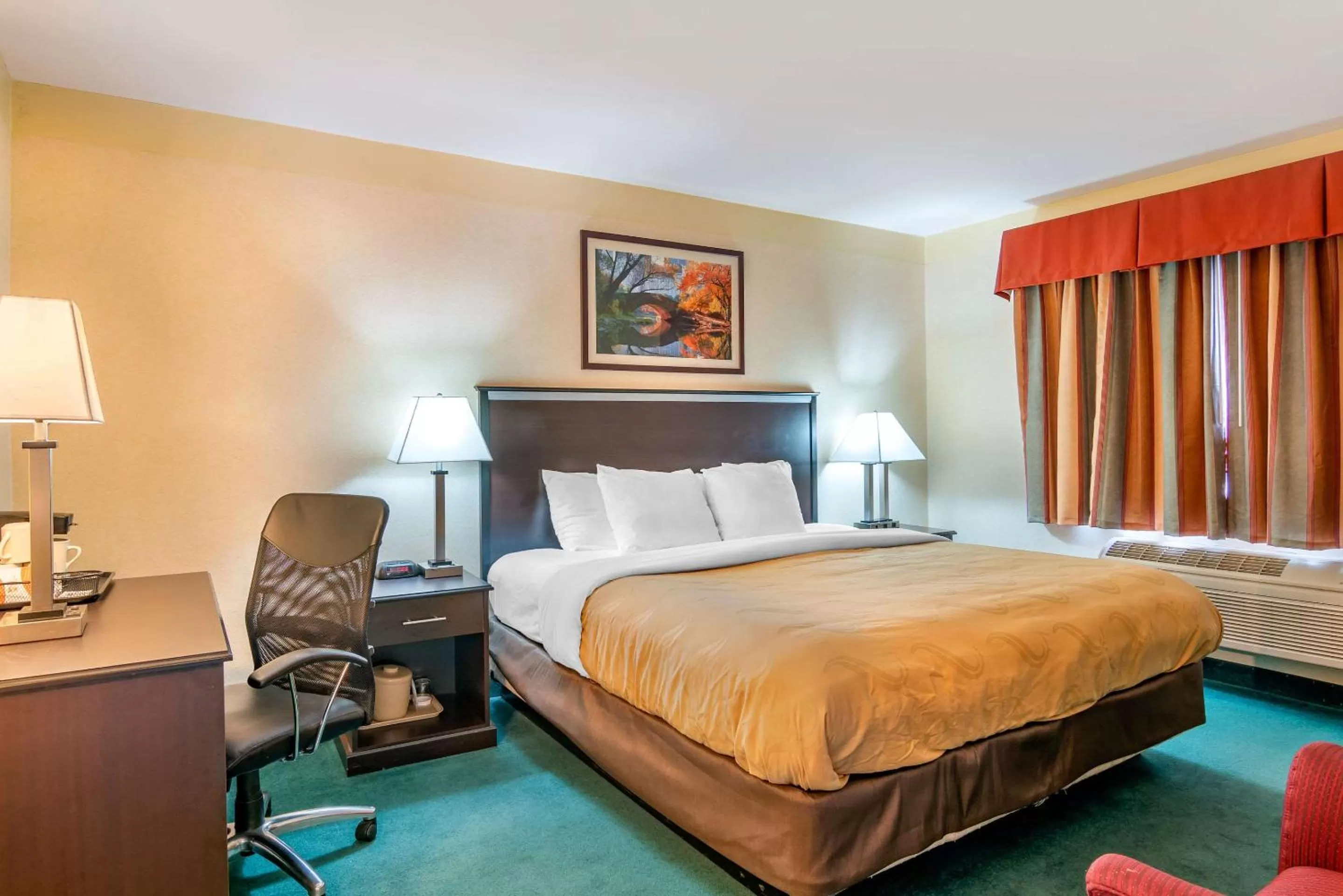 Photo of the whole room, Bed in Quality Inn Bend North