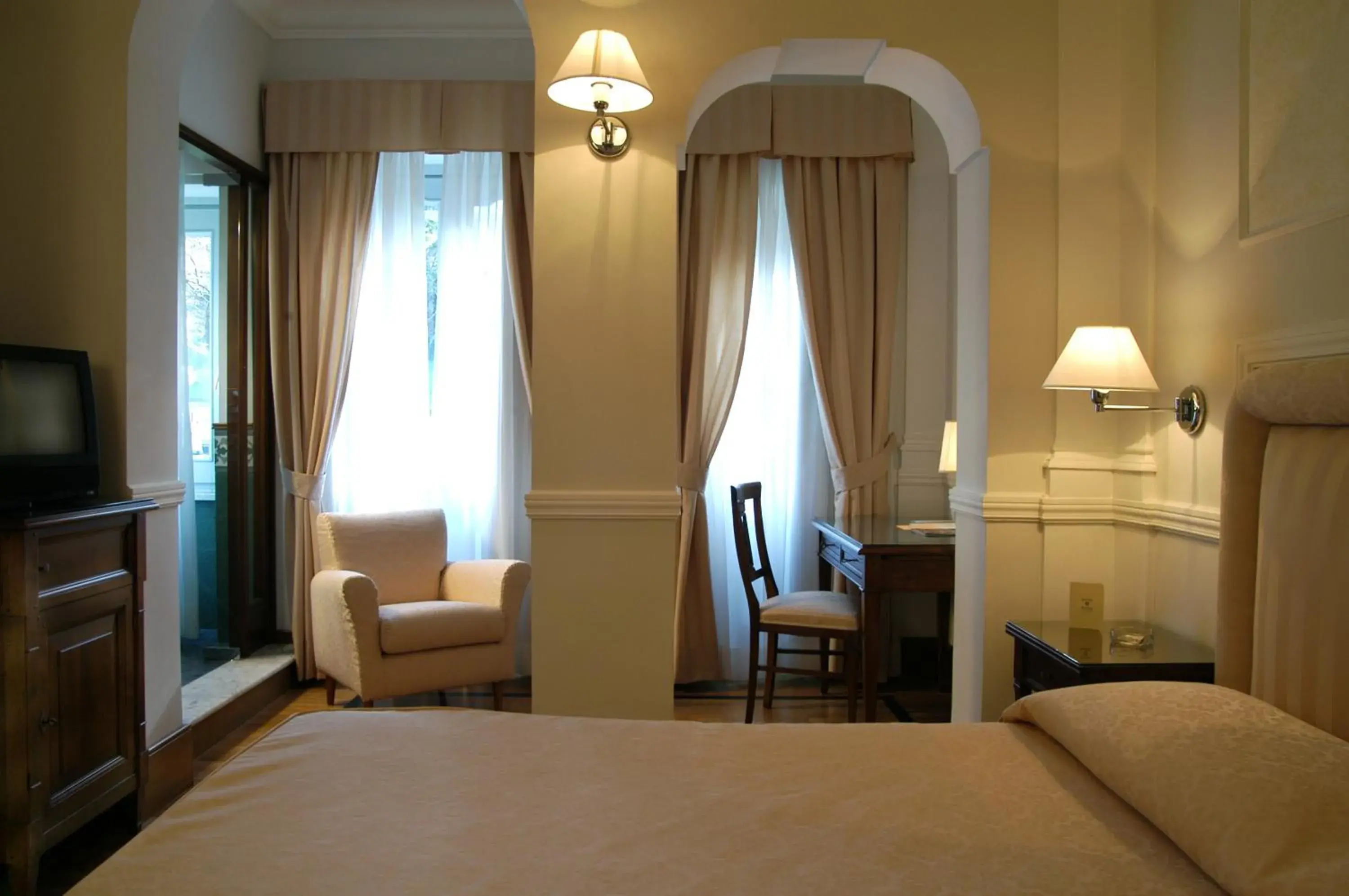 Bed in Hotel Flora Bed in Hotel Flora